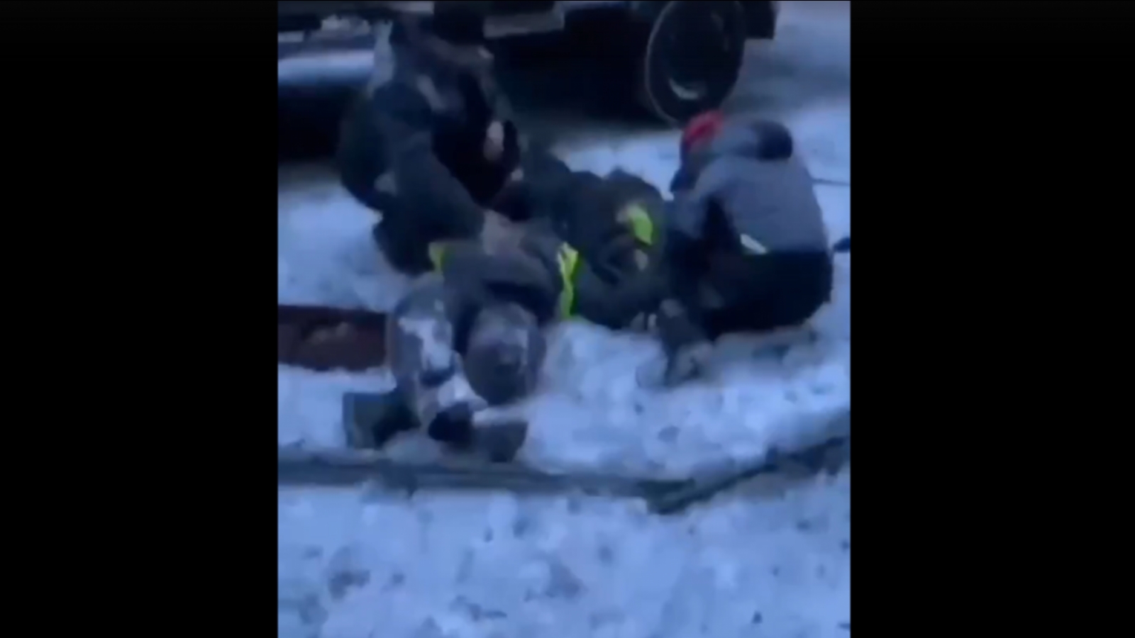 От падения с высоты в Оленегорске пострадали двое рабочих
