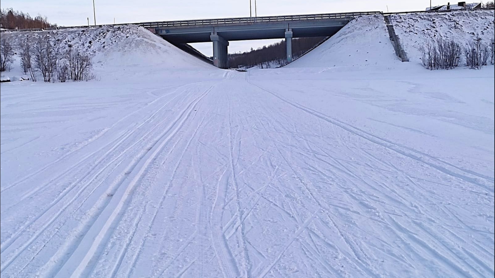На озере Чайка в Мурманске не могут подготовить трассу для лыжного марафона