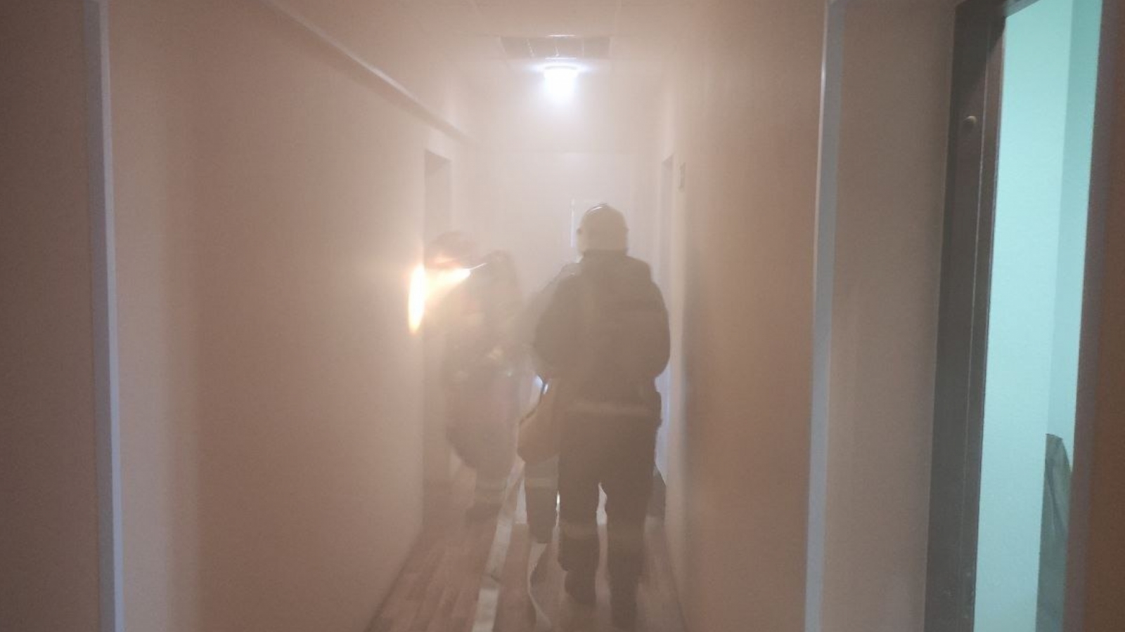 В Ковдоре из пожара в пятиэтажке эвакуировали человека