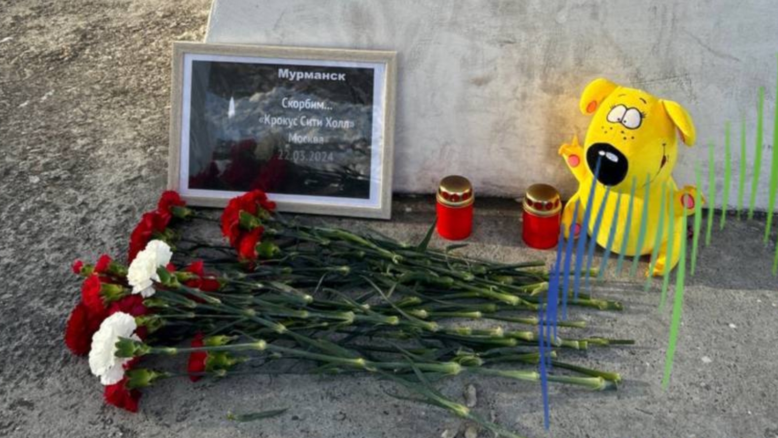 В Мурманске становится больше стихийных мемориалов скорби