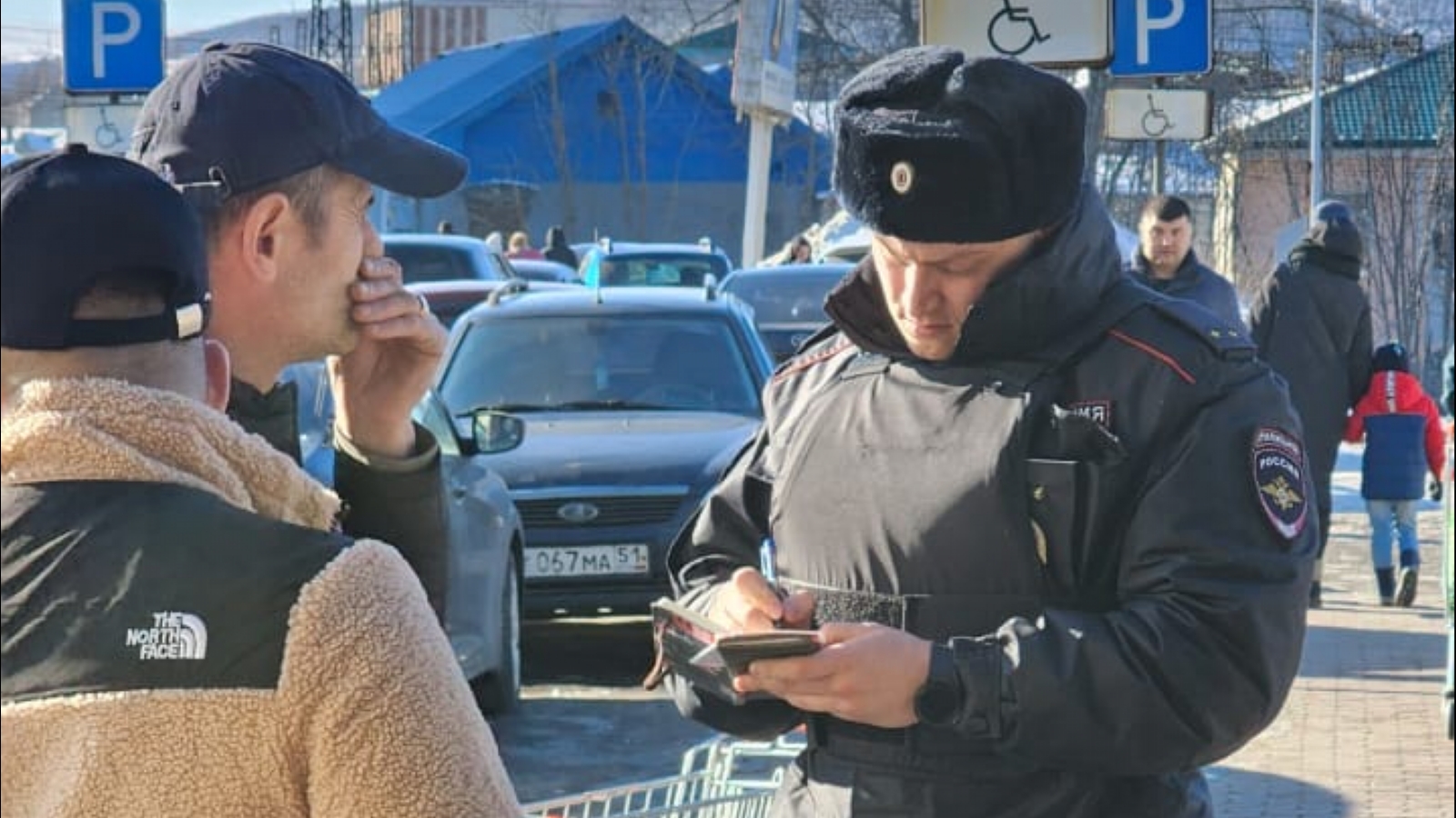 В Мурманске проверяют документы гостей из Средней Азии [видео]