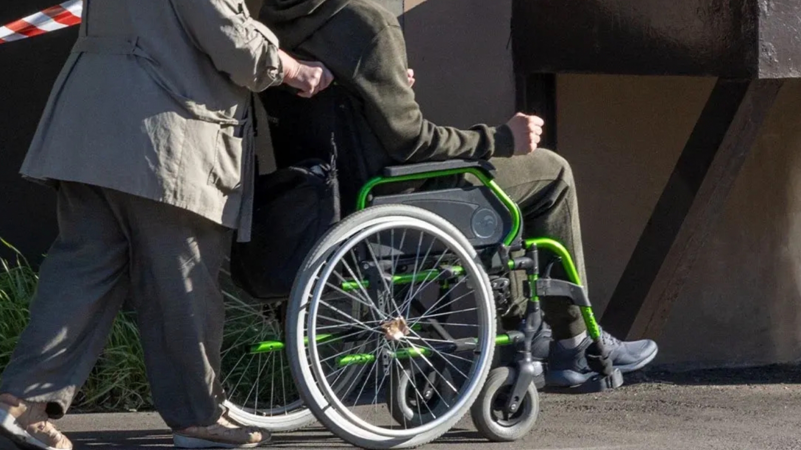 Общественница: В Мурманске инвалиды стоят гуськом за бесплатной едой