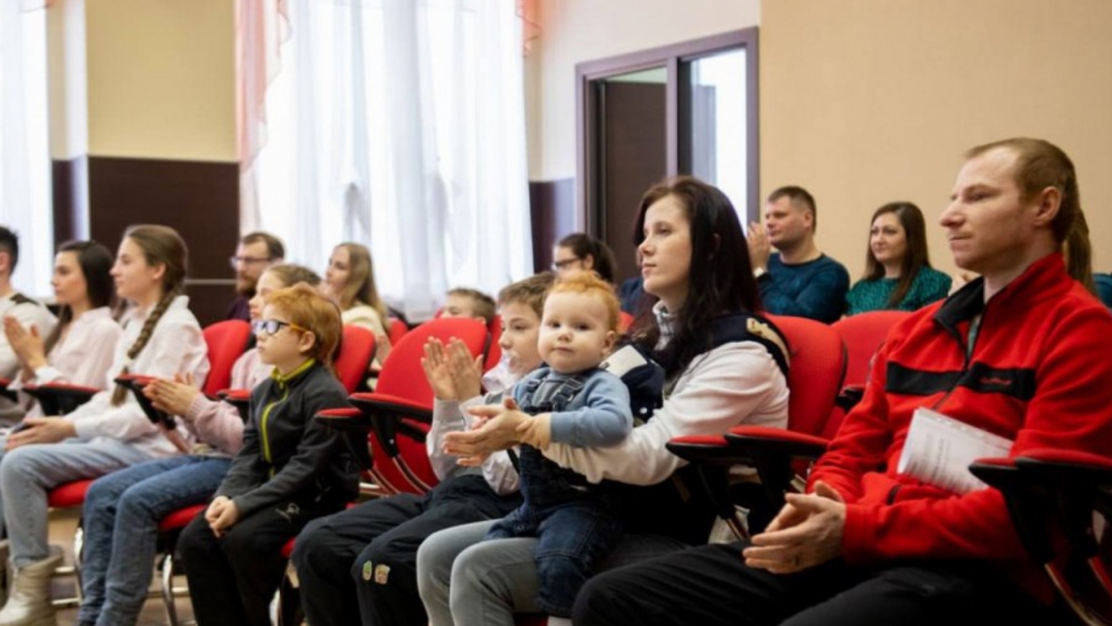 Сертификаты на улучшение жилищных условий получили 37 семей в Мурманске