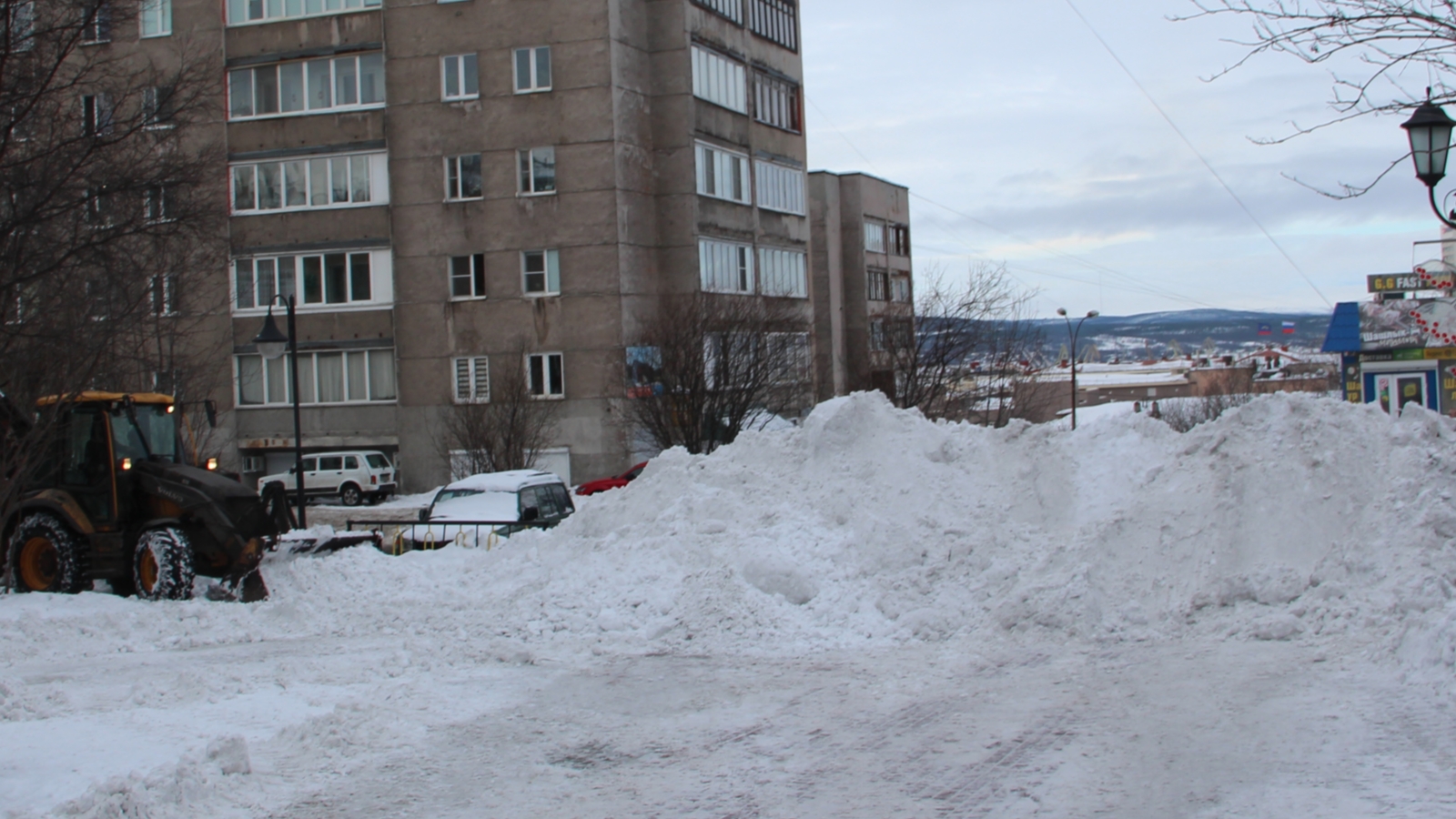 Мурманск лишился более двух тысяч кубометров снега