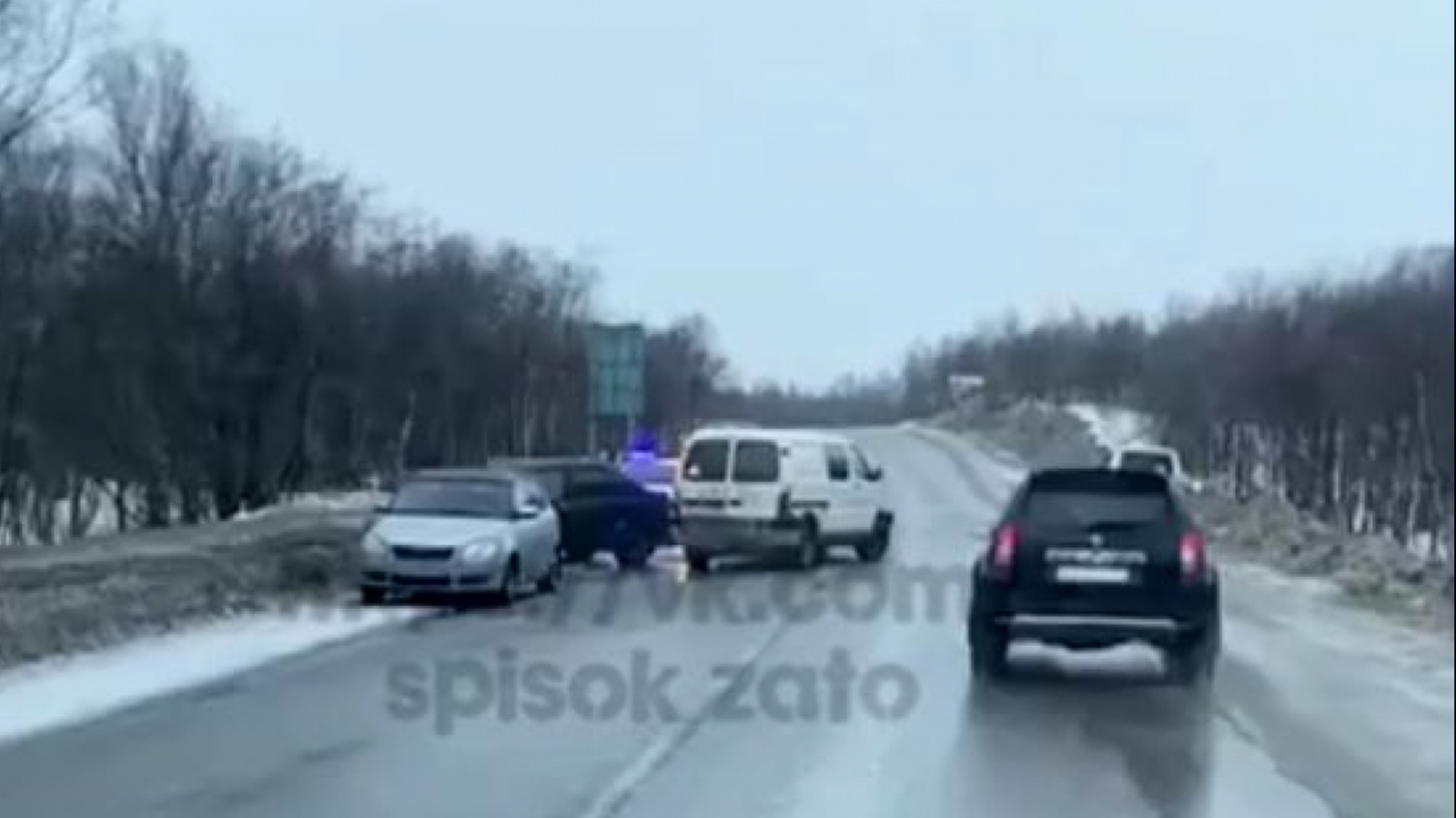 Вслед за маршруткой: Ещё одна авария на дороге в Александровск [видео]