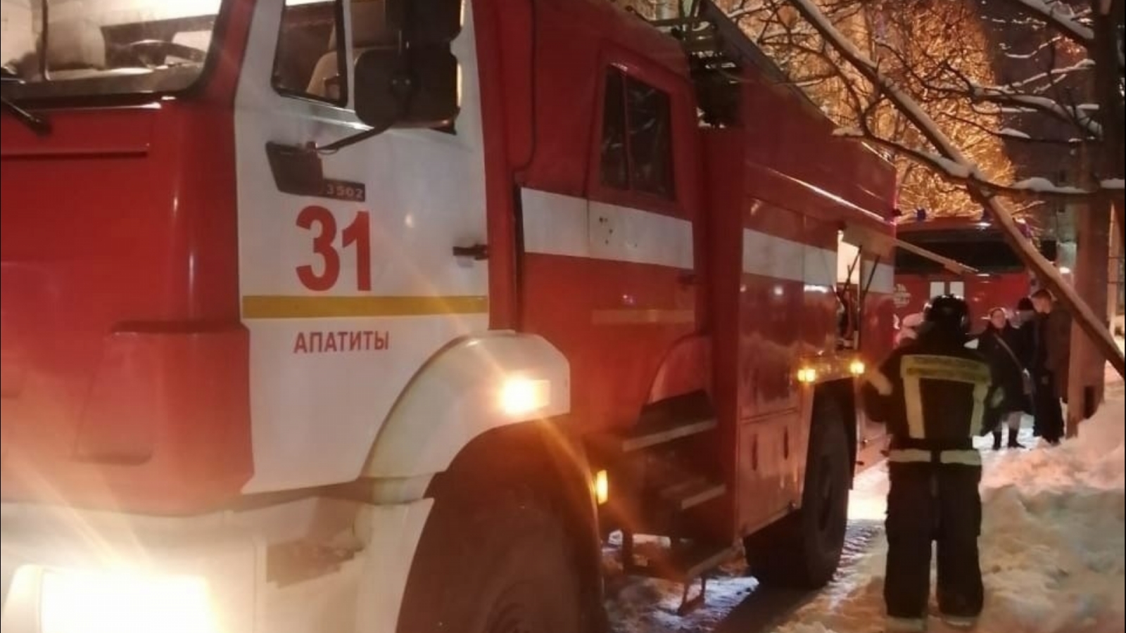 В Апатитах семь пожарных тушили матрас