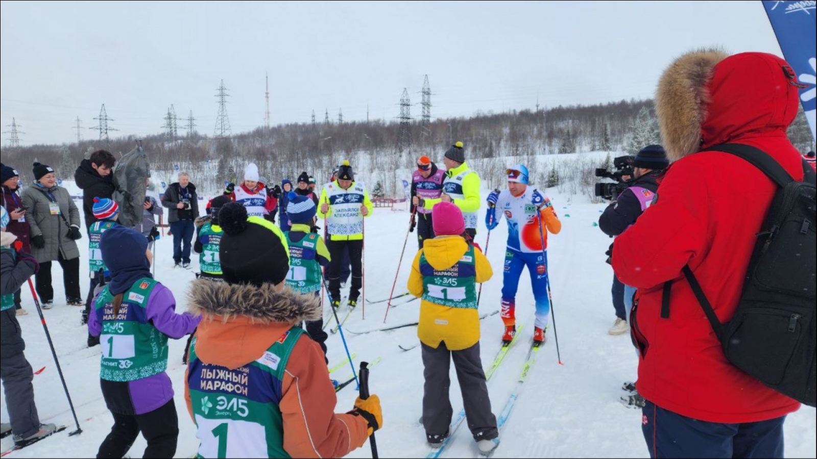 Участников Детского лыжного марафона в Мурманске наградили памятными медалями