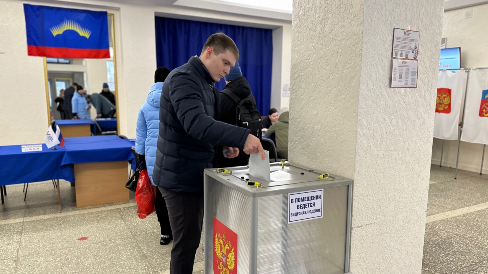 Олимпийский призёр Сергей Ридзик проголосовал в Мончегорске