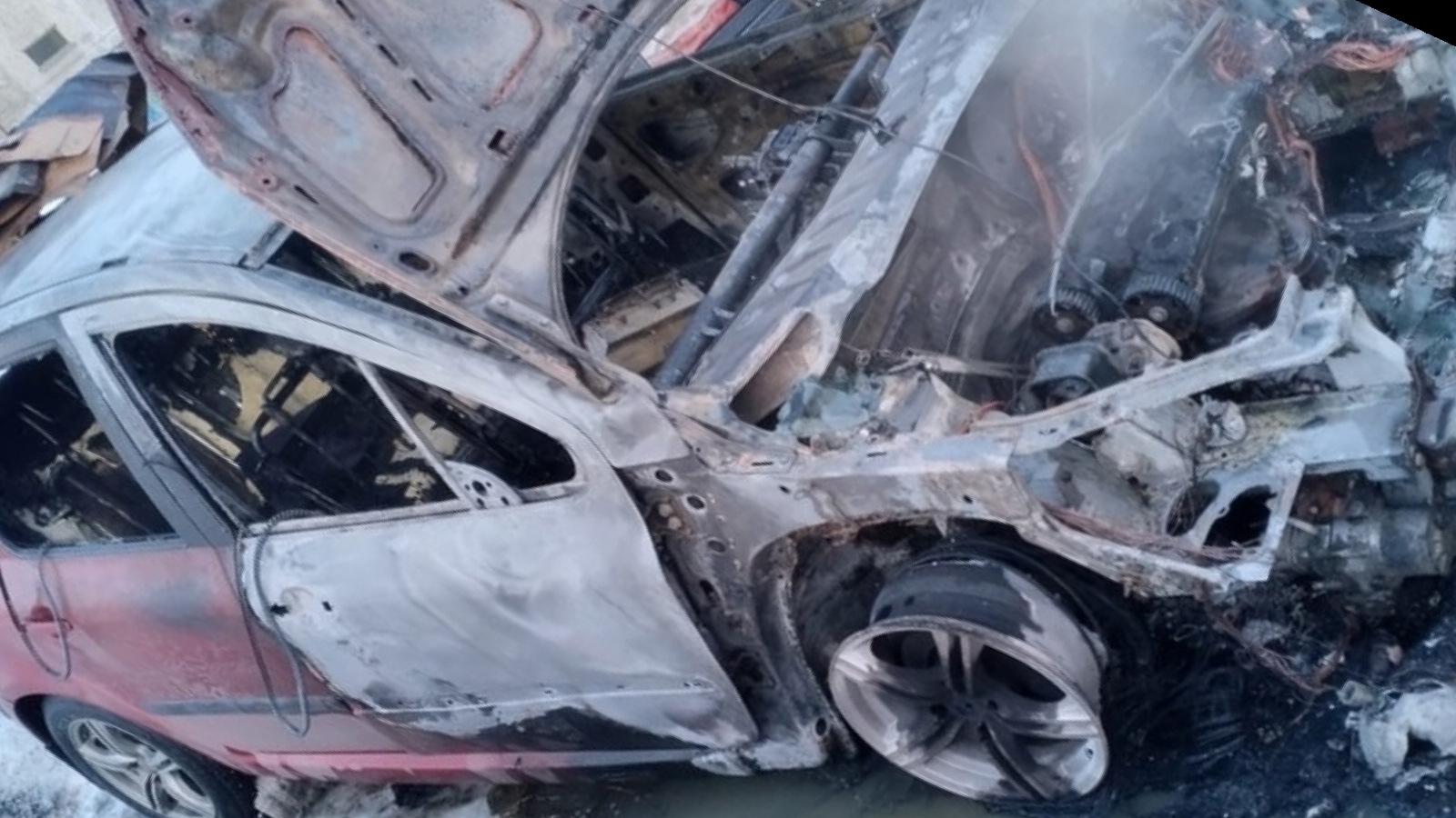Четыре авто сгорели в Апатитах