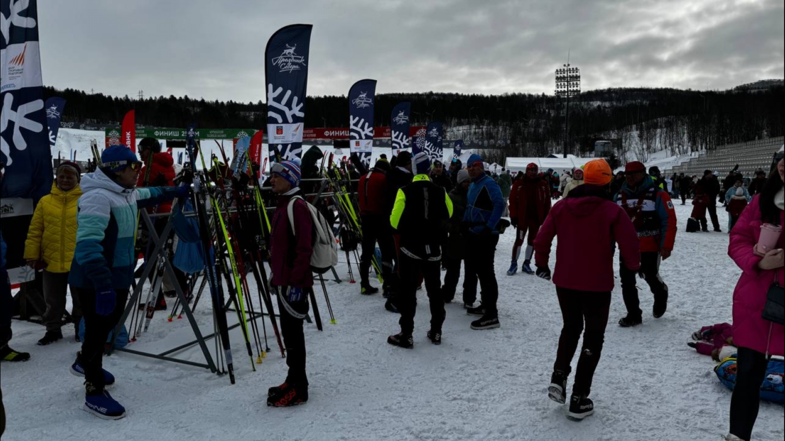 Известно число участников Мурманского лыжного марафона