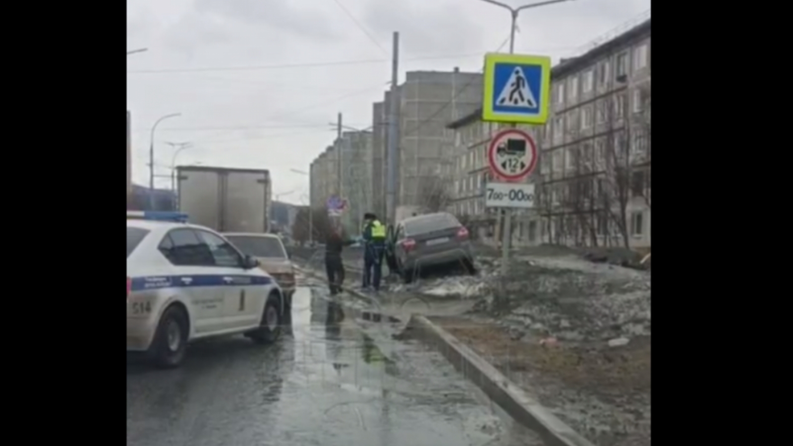 В Мурманске жители обезвредили пьяного автомобилиста