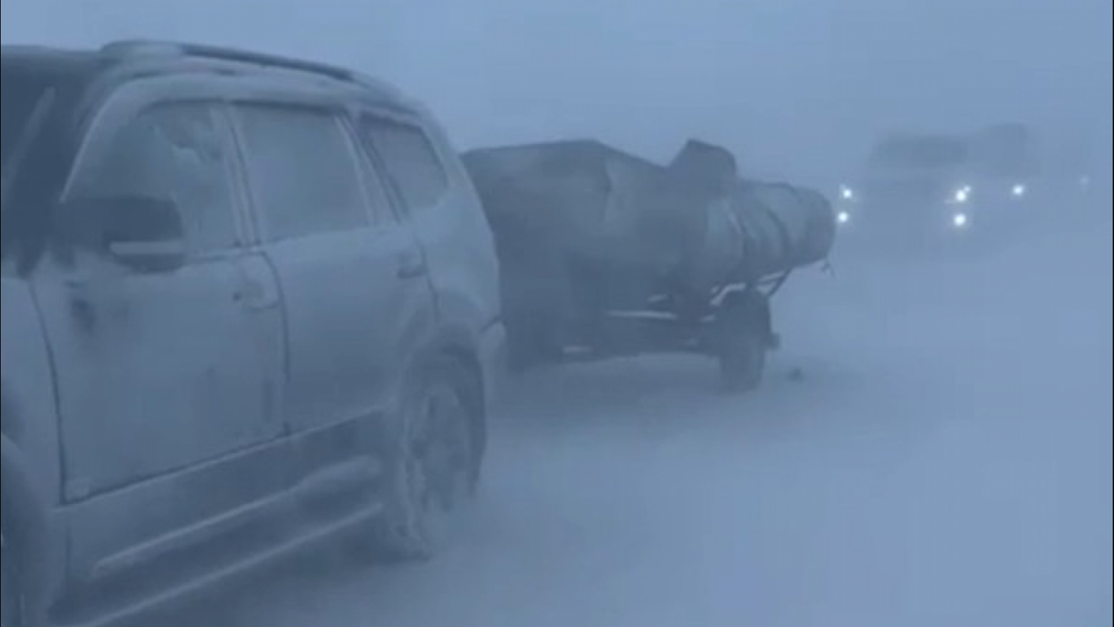Пробка на трассе в Мурманской области из-за плохой видимости [видео]