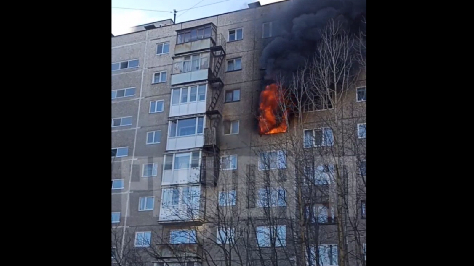 При пожаре на Кольском в Мурманске погиб человек. Шесть спасены