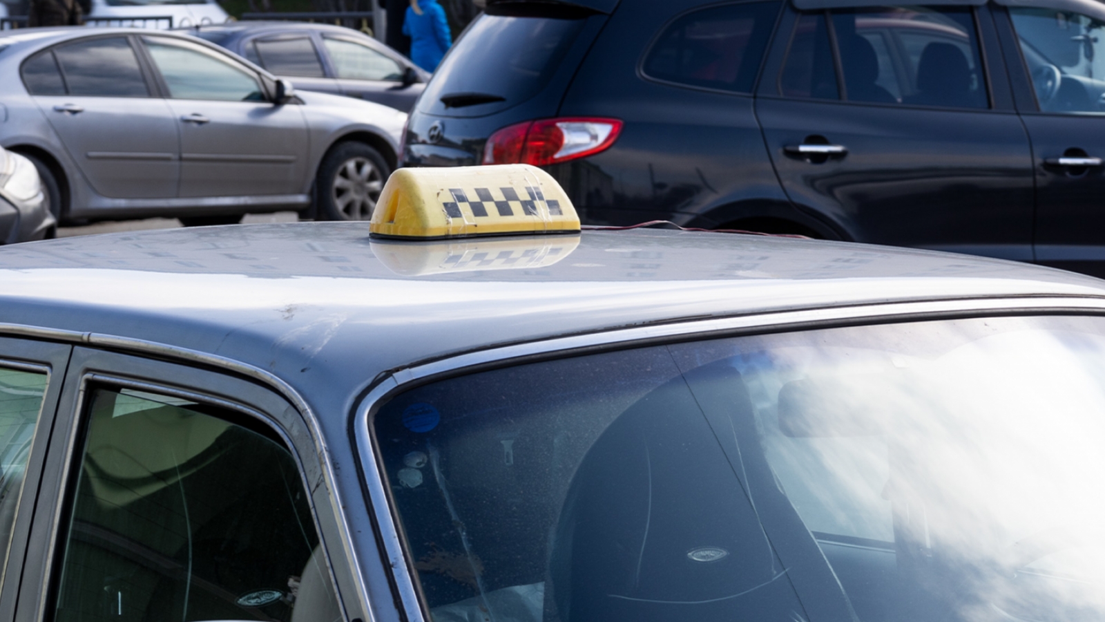 В Мурманской области намерены навести порядок на рынке работы такси