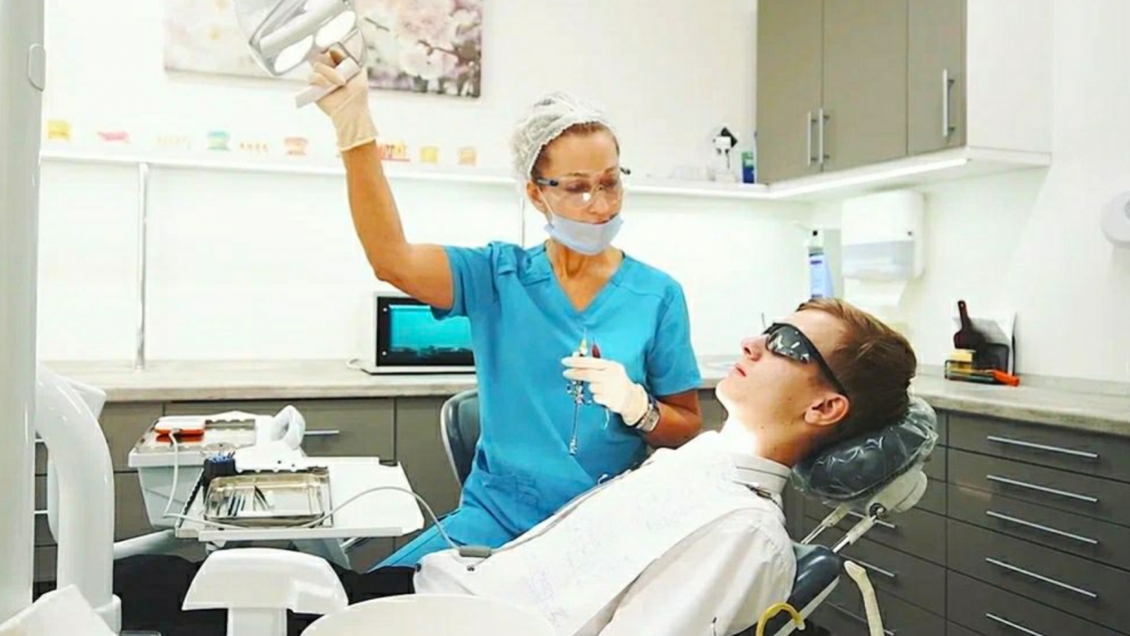 Заполярный стоматолог: Зачем чистить зубы дважды в сутки