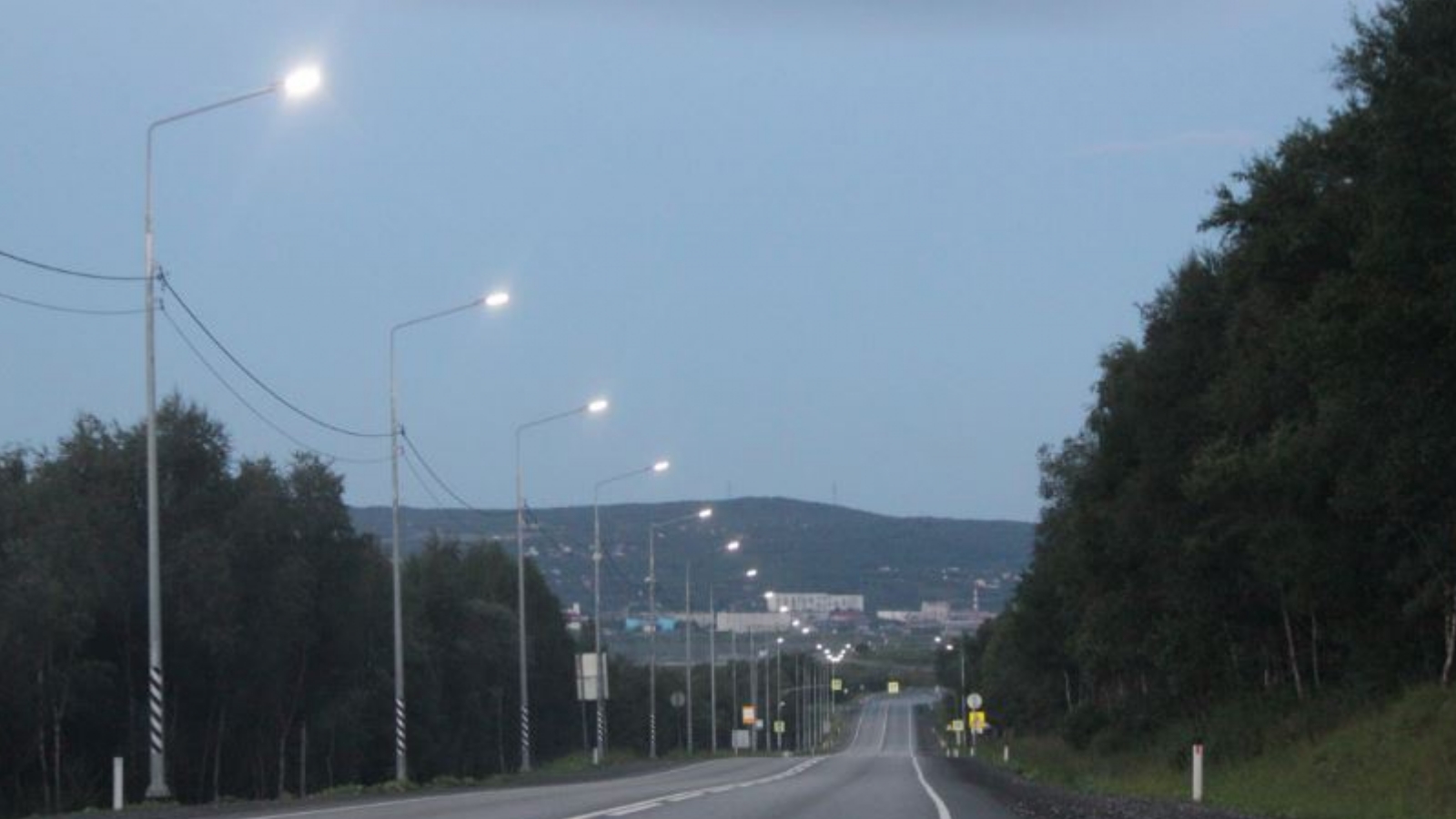 Освещение на дороге в аэропорт Мурманска придётся ждать ещё год