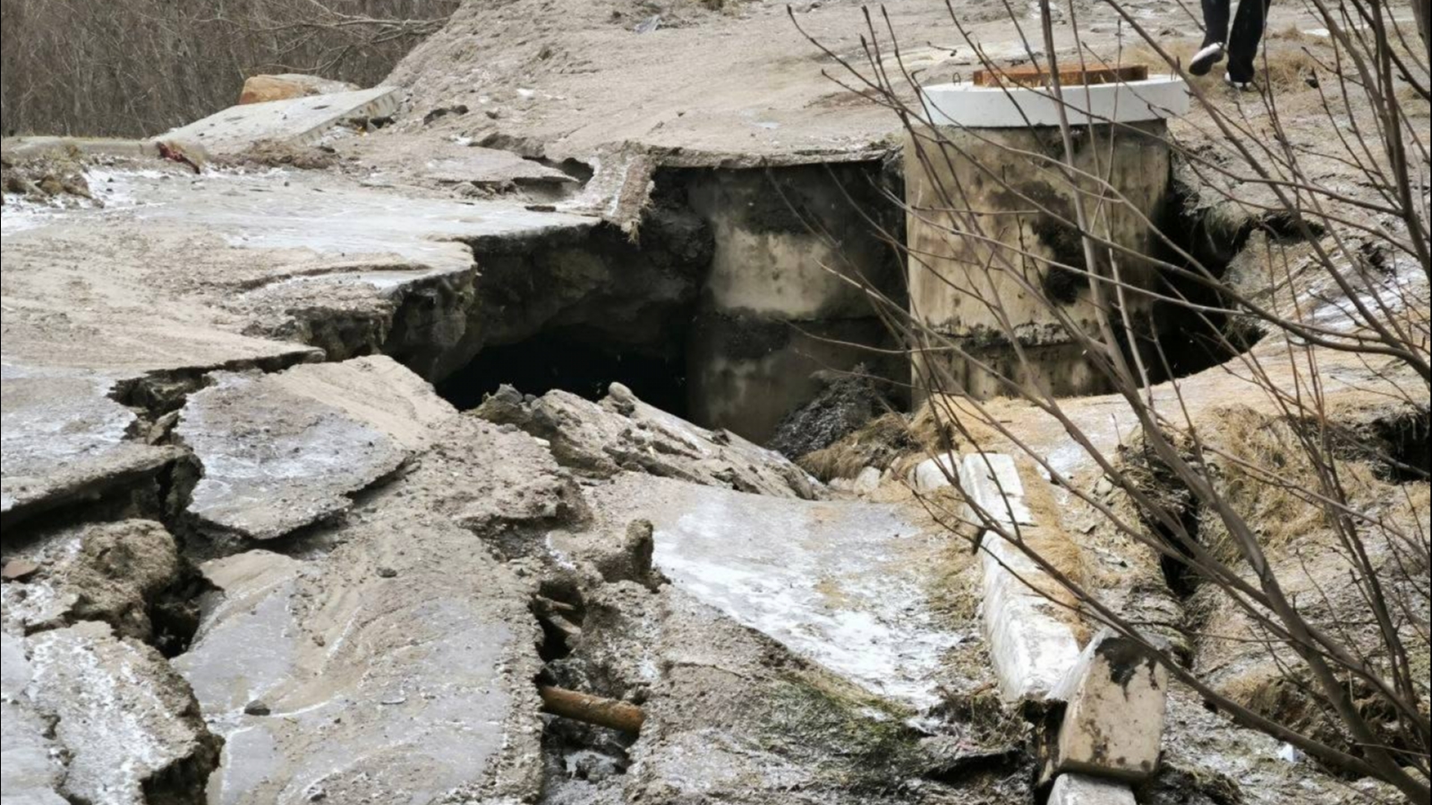 Разрушенную дорогу на Маяковского в Мурманске восстановят