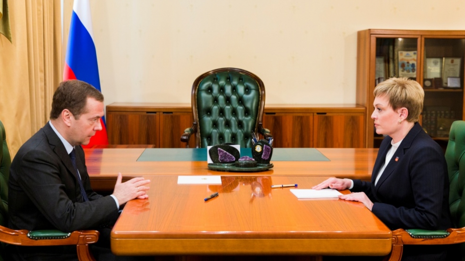 Бывший фотограф регионального правительства вспомнил, как на совещание в Мурманске забыли позвать Ковтун