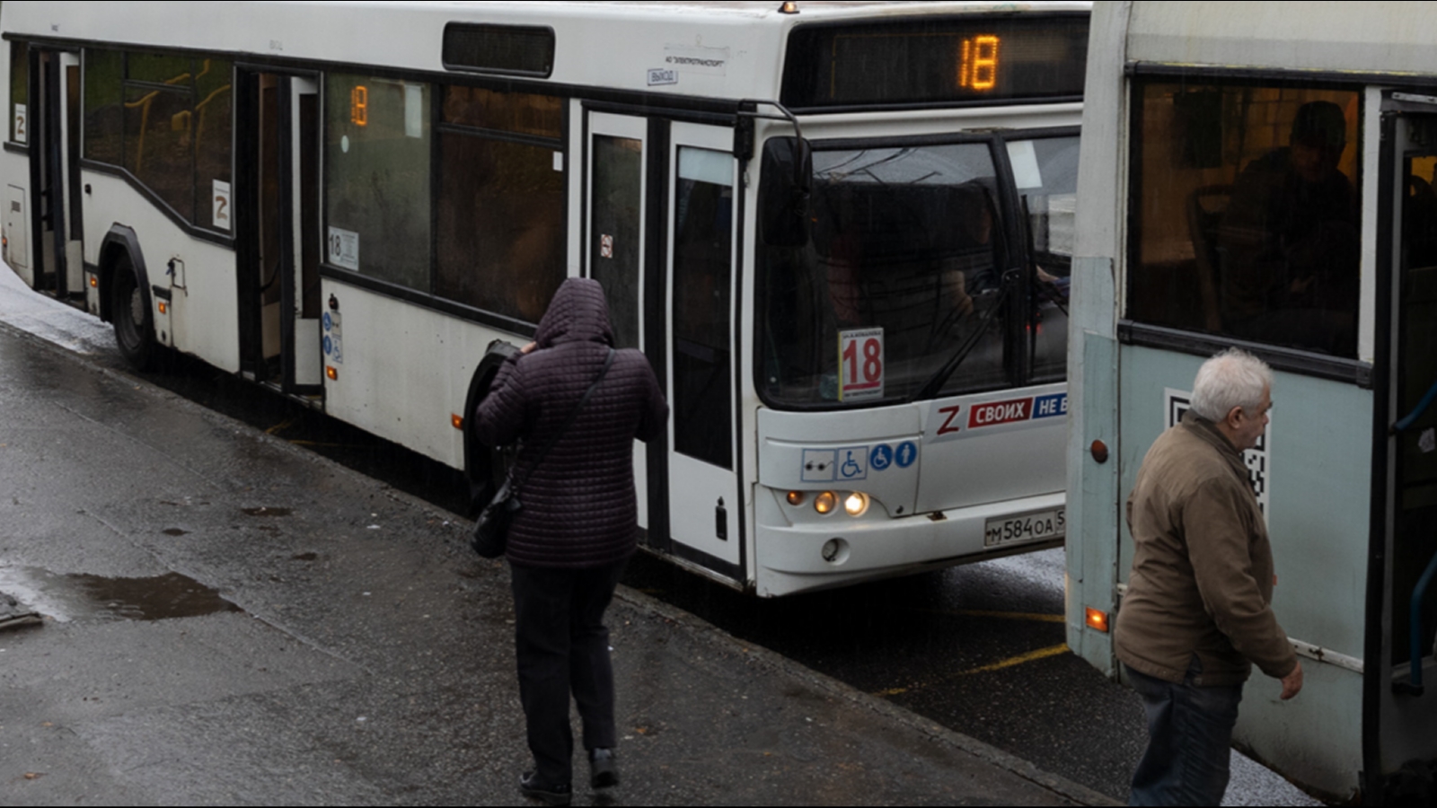 Срыв автобусных рейсов в Мурманске объяснили нехваткой водителей