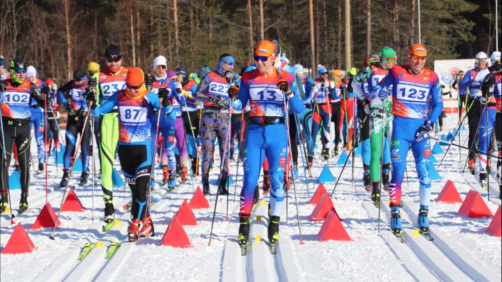 Победителем лыжного марафона из Кандалакши в Полярные Зори стал Вокуев