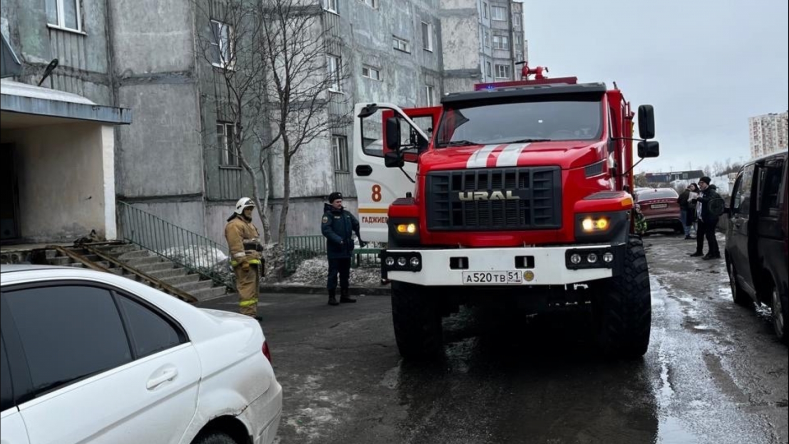 Жильцов дома в Снежногорске эвакуировали из-за загоревшегося дивана