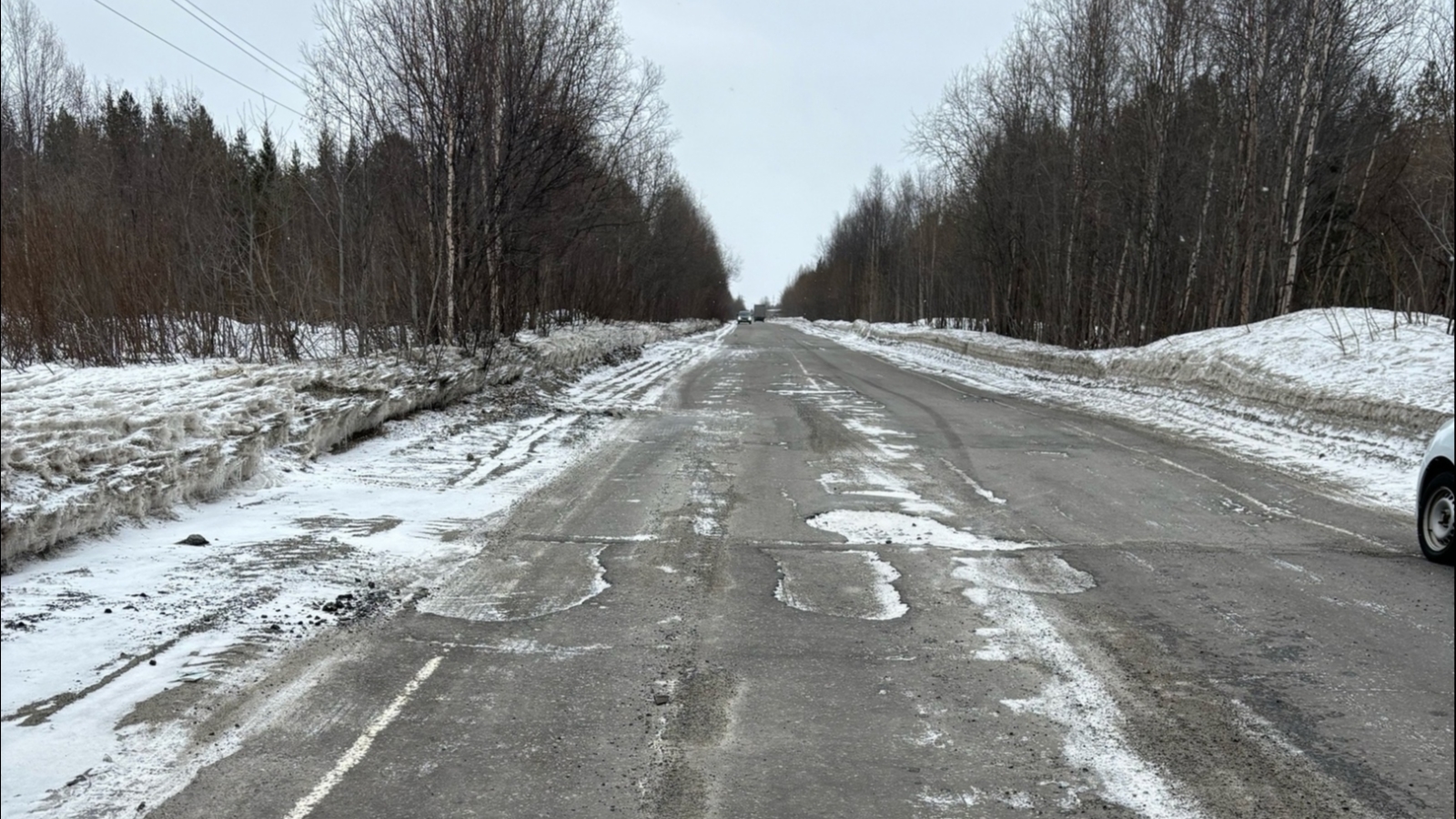 Жители Апатитов о ямах на дороге: «Убиваем автотранспорт»