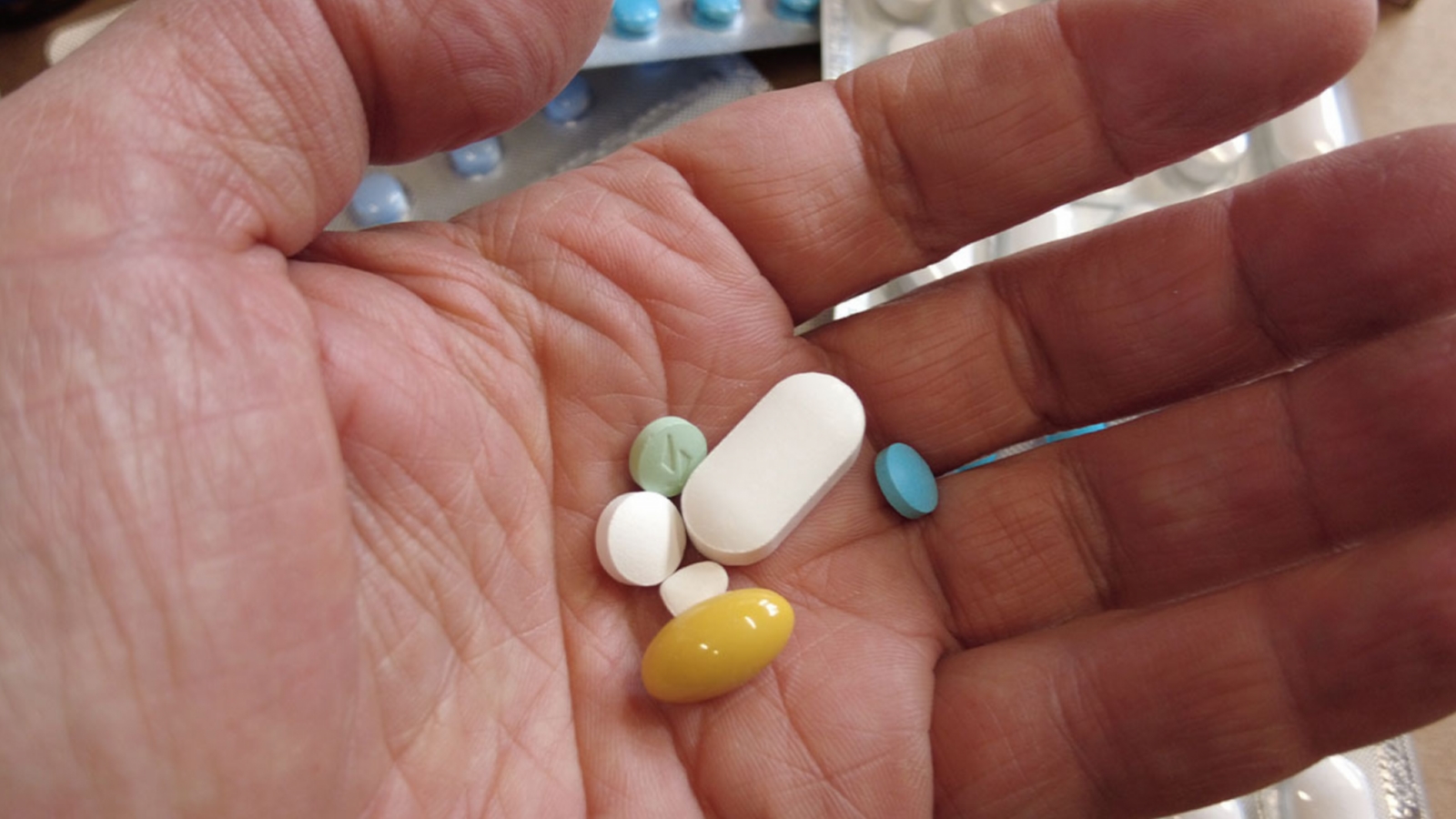 Мурманчане стали реже покупать лекарства от простуды
