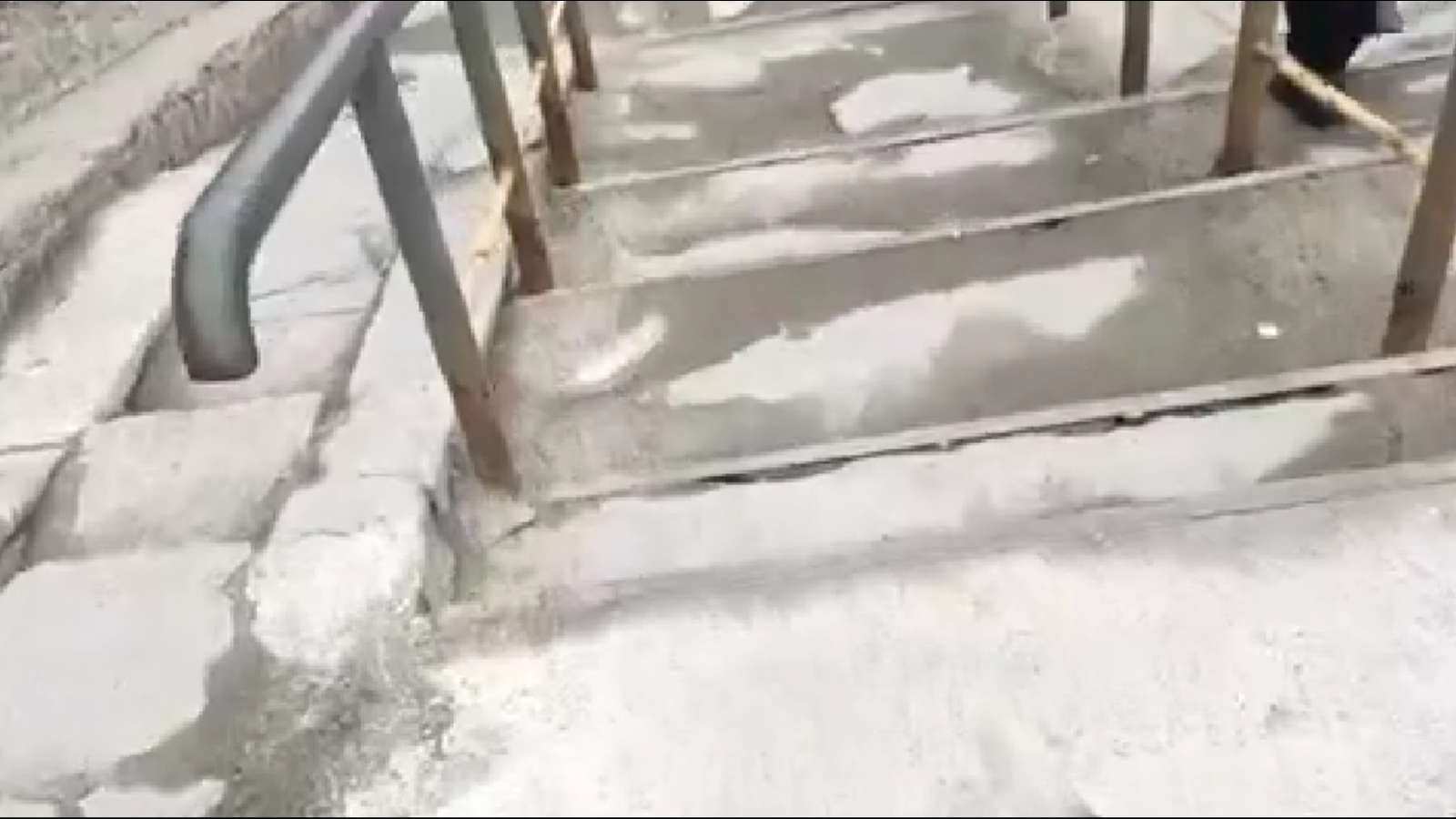 Лестница на Карла Маркса в Мурманске разваливается [видео]