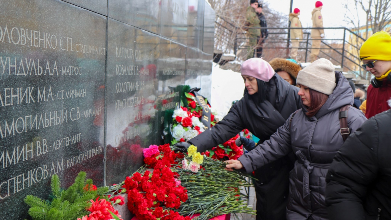 В Заозёрске почтили память моряков «Комсомольца»