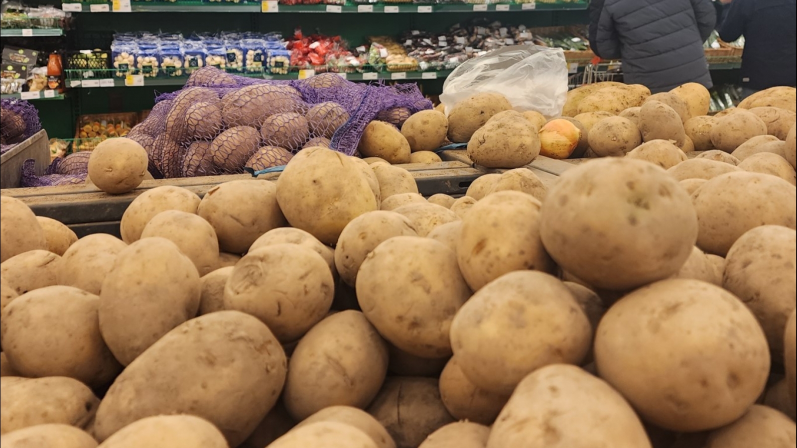 В России картофель и морковь дорожают. Огурцы и помидоры дешевеют