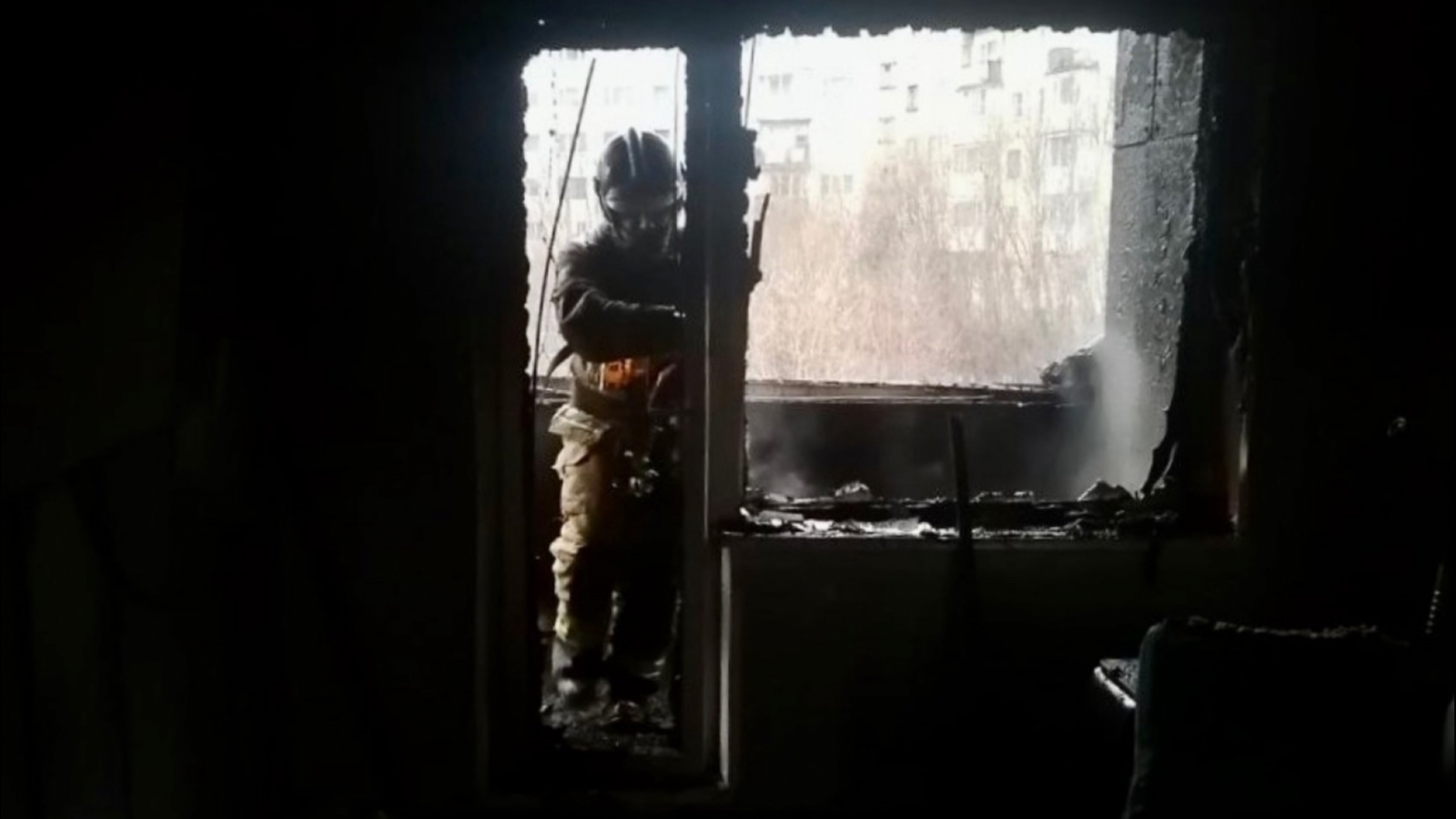 При пожаре в жилом доме Мурманска эвакуировали 18 человек