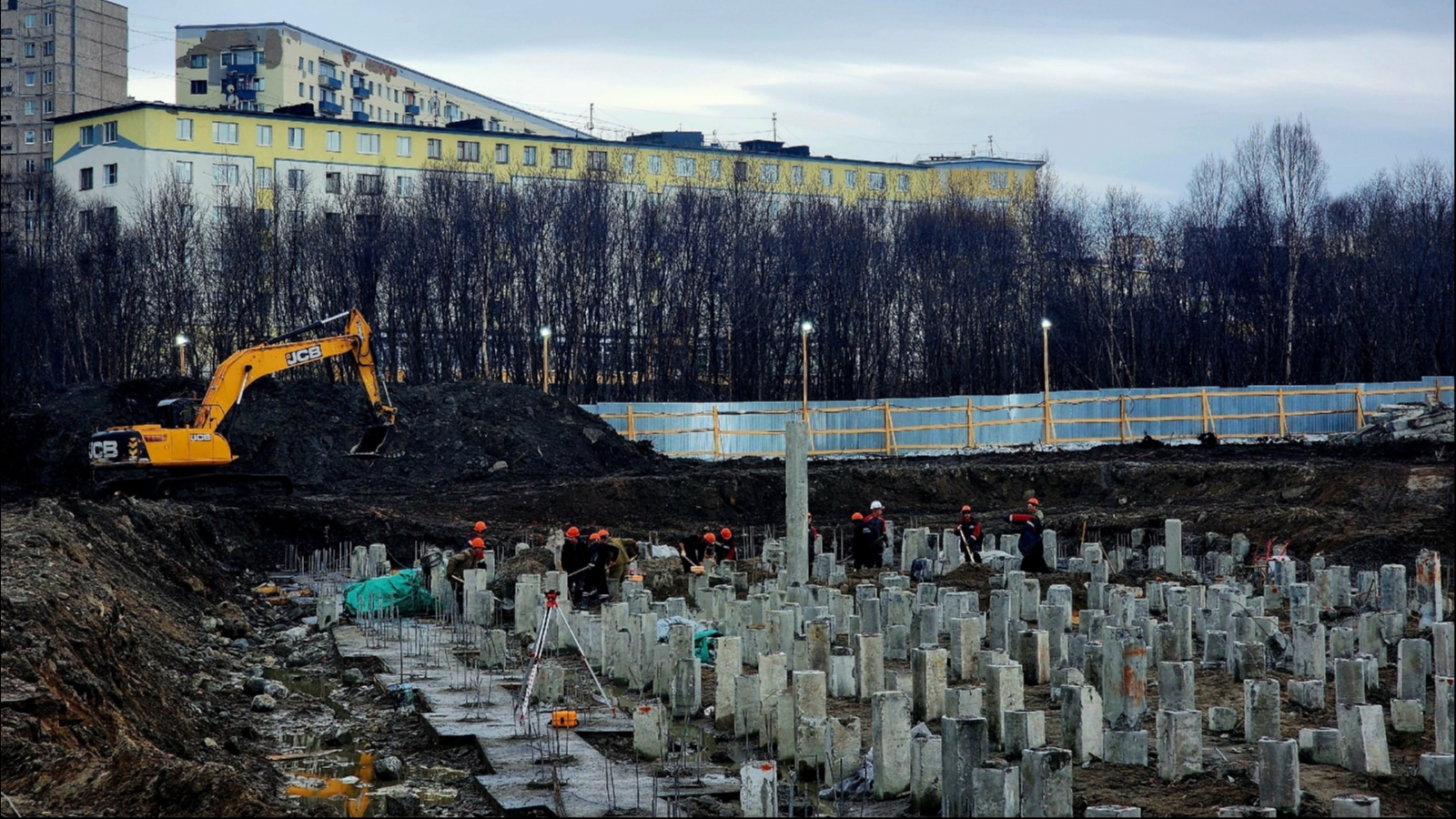 В Североморске забили больше тысячи свай при строительстве бассейна