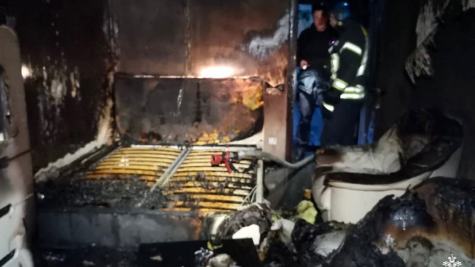 Ночной пожар в Мурманске: Эвакуированы взрослые и ребёнок
