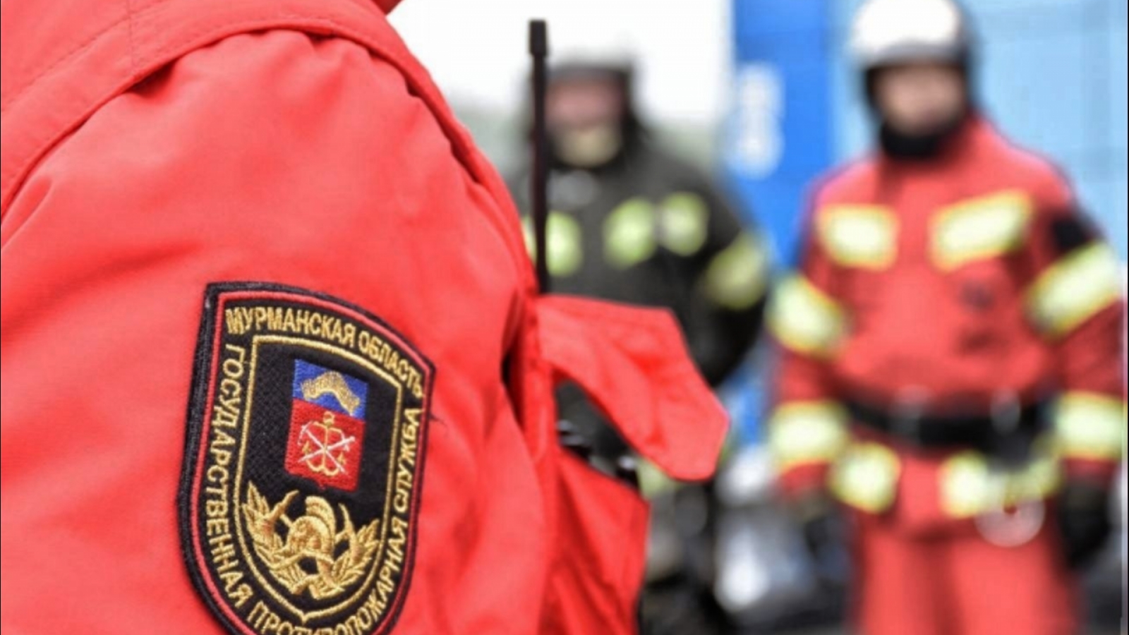 Пятеро спасателей потушили пожар в дачном доме в Ковдорском районе