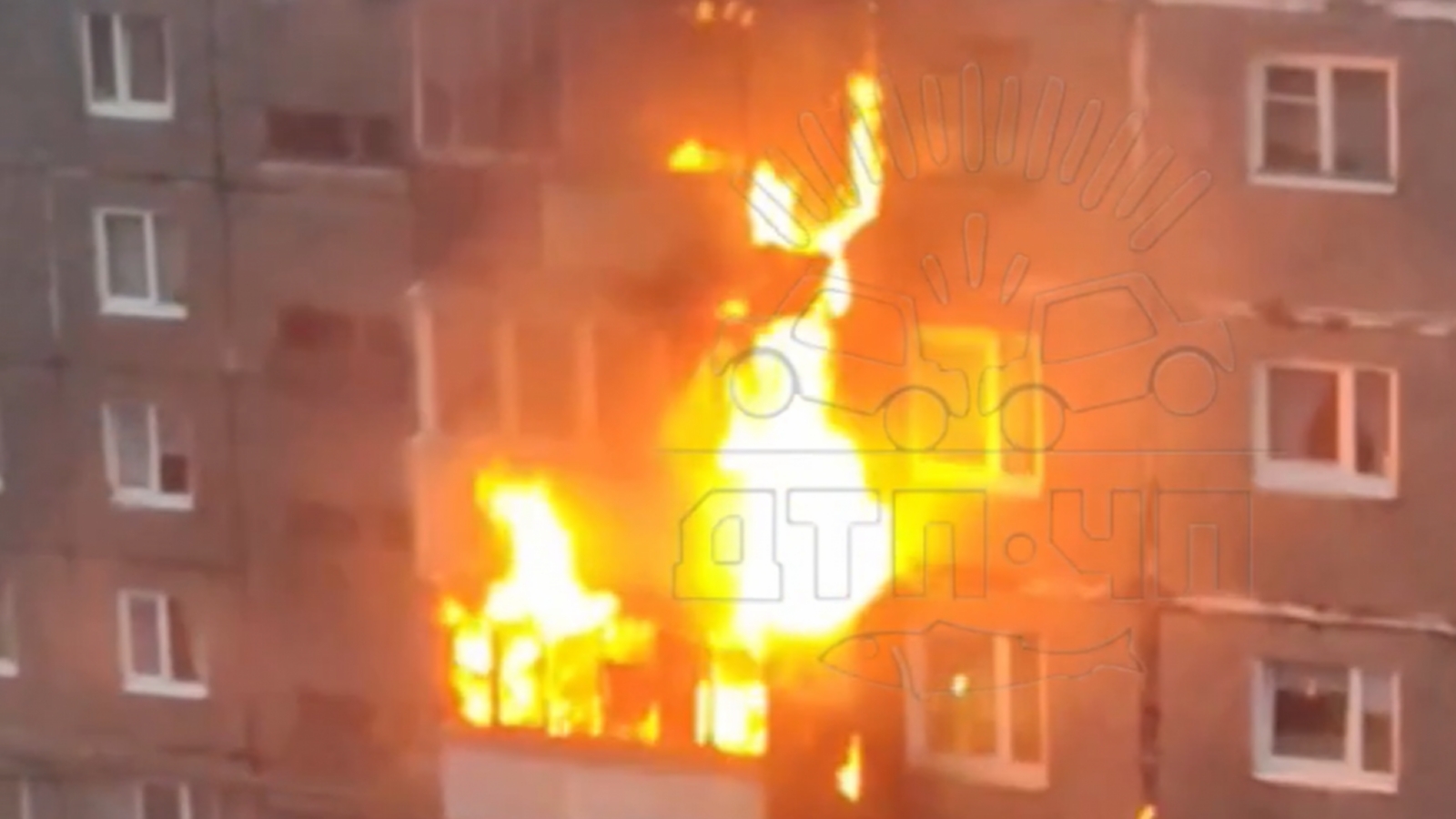 Пожар на Аскольдовцев в Мурманске попал на [видео]