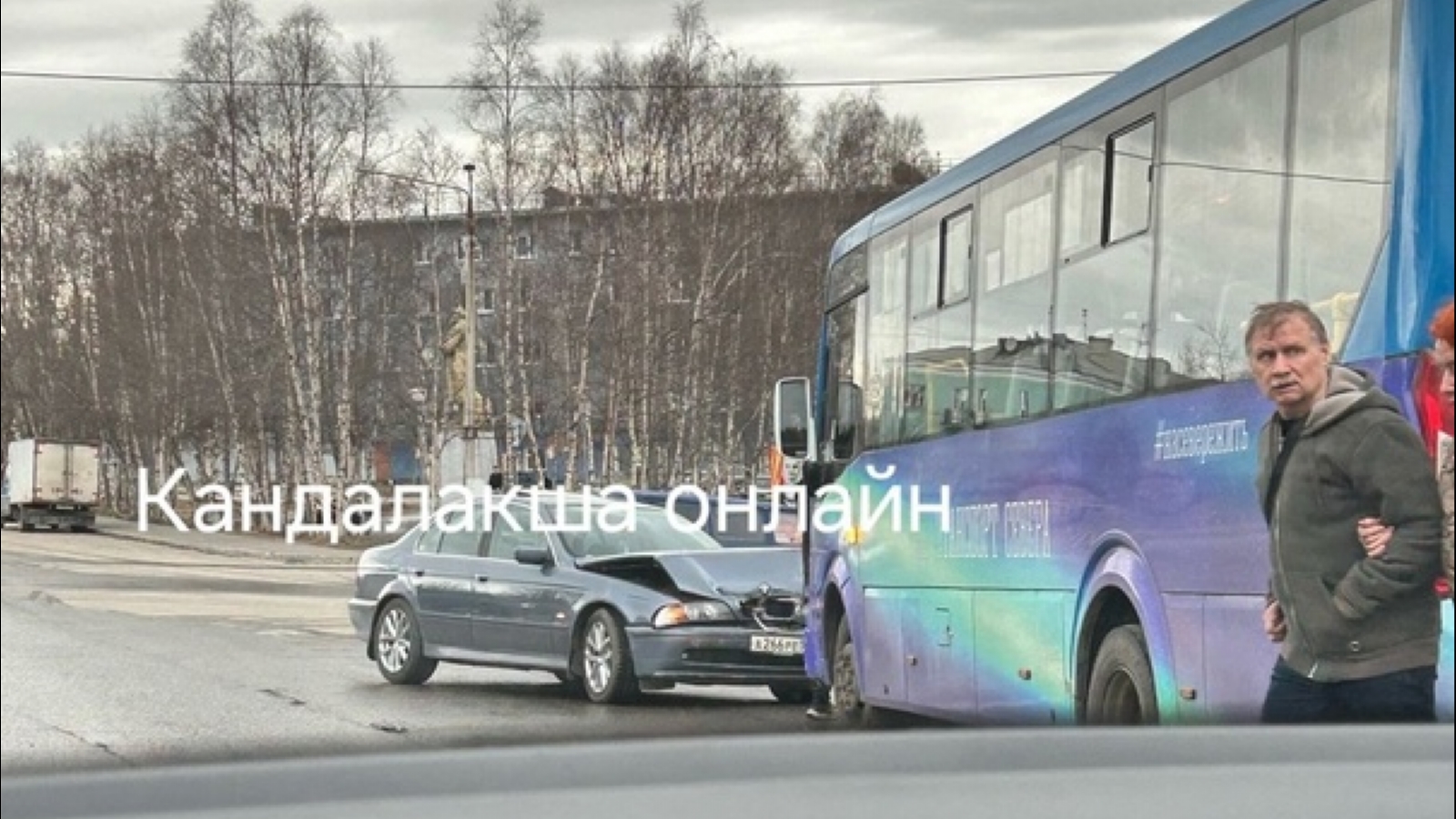 В Кандалакше BMW пошёл на таран автобуса