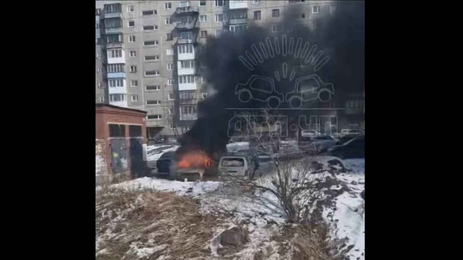 На Маклакова в Мурманске загорелась машина