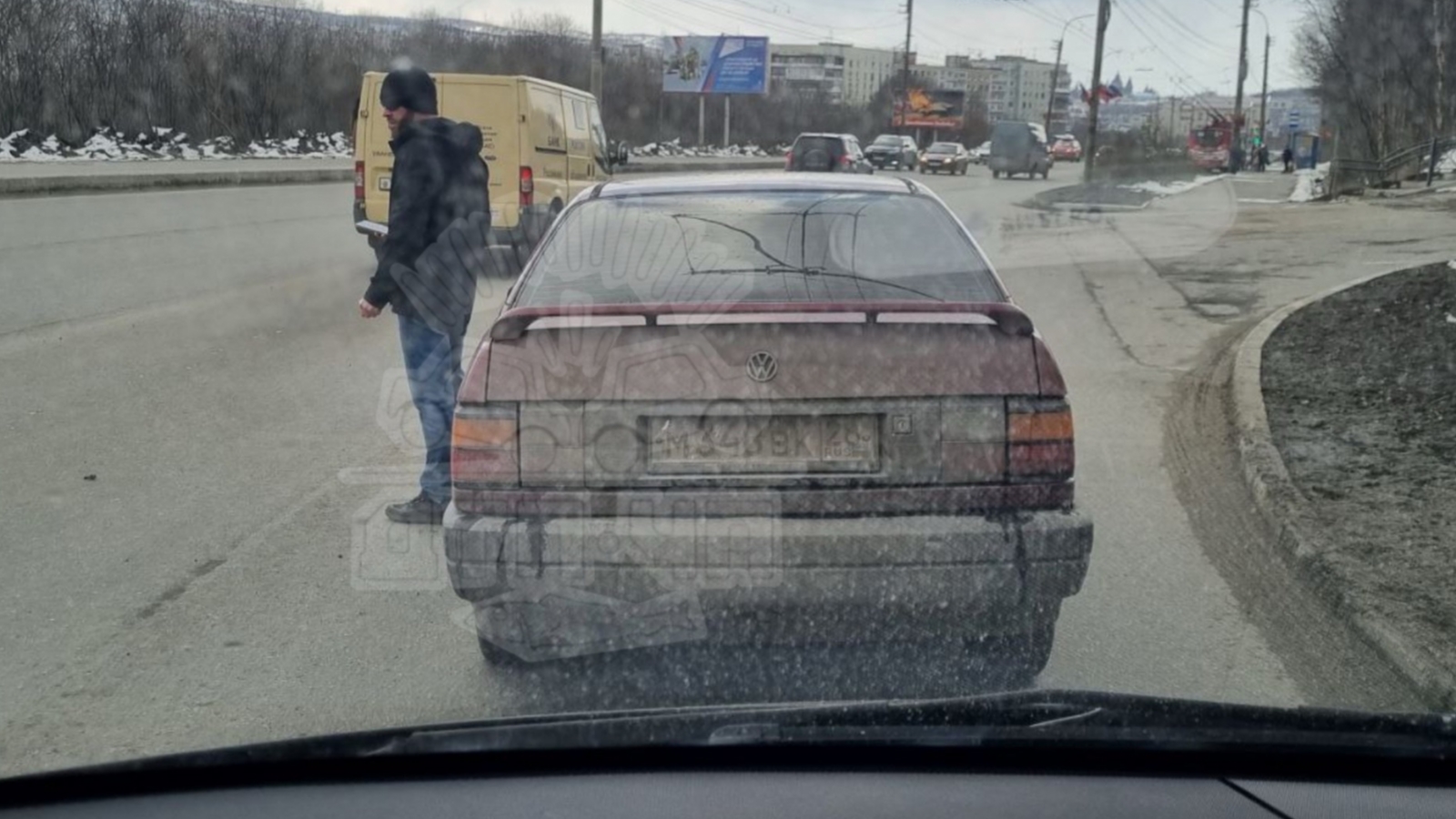 Встреча с колесом: В Мурманске произошла необычная авария