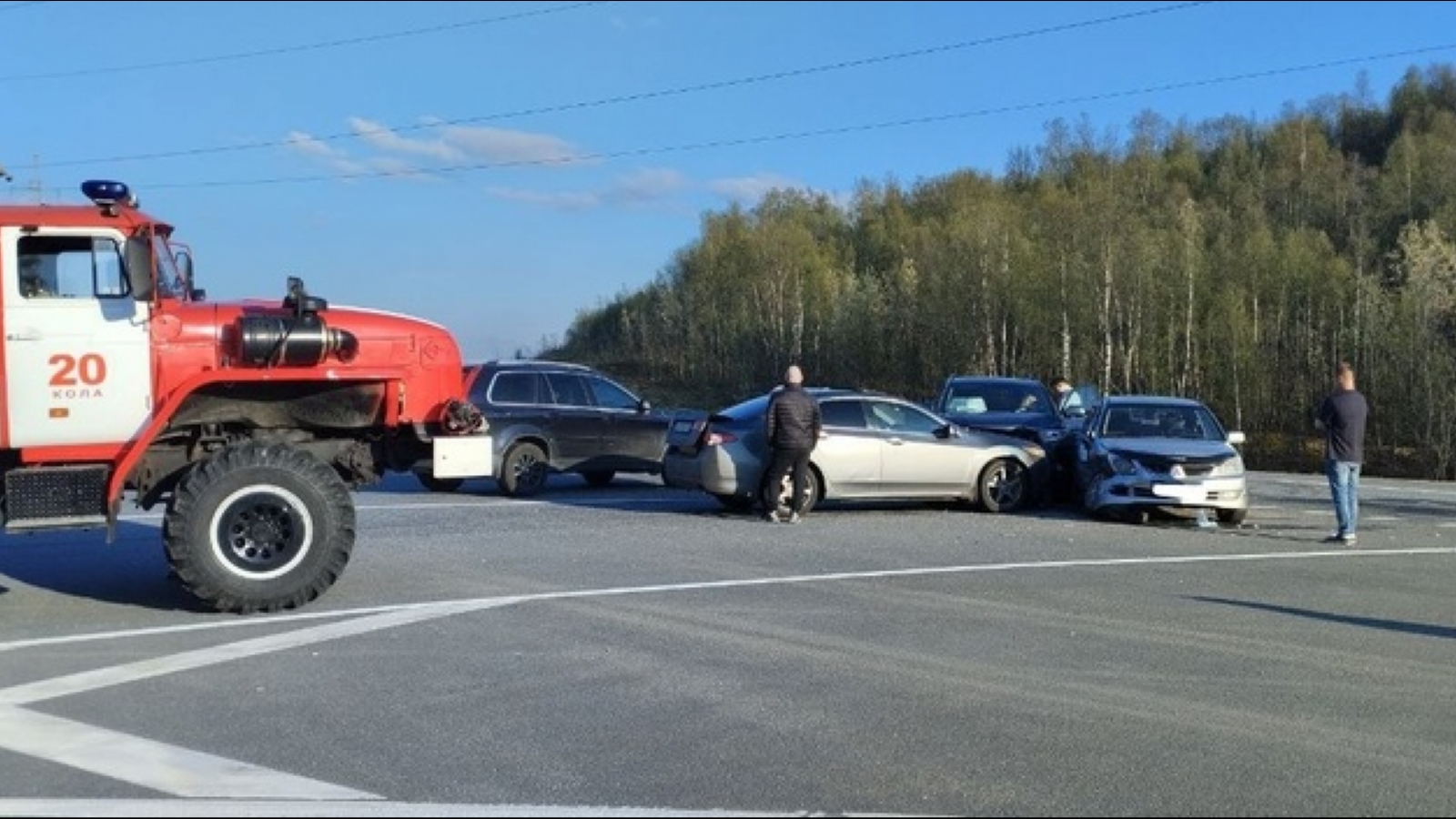 На дороге в Снежногорск столкнулись три машины