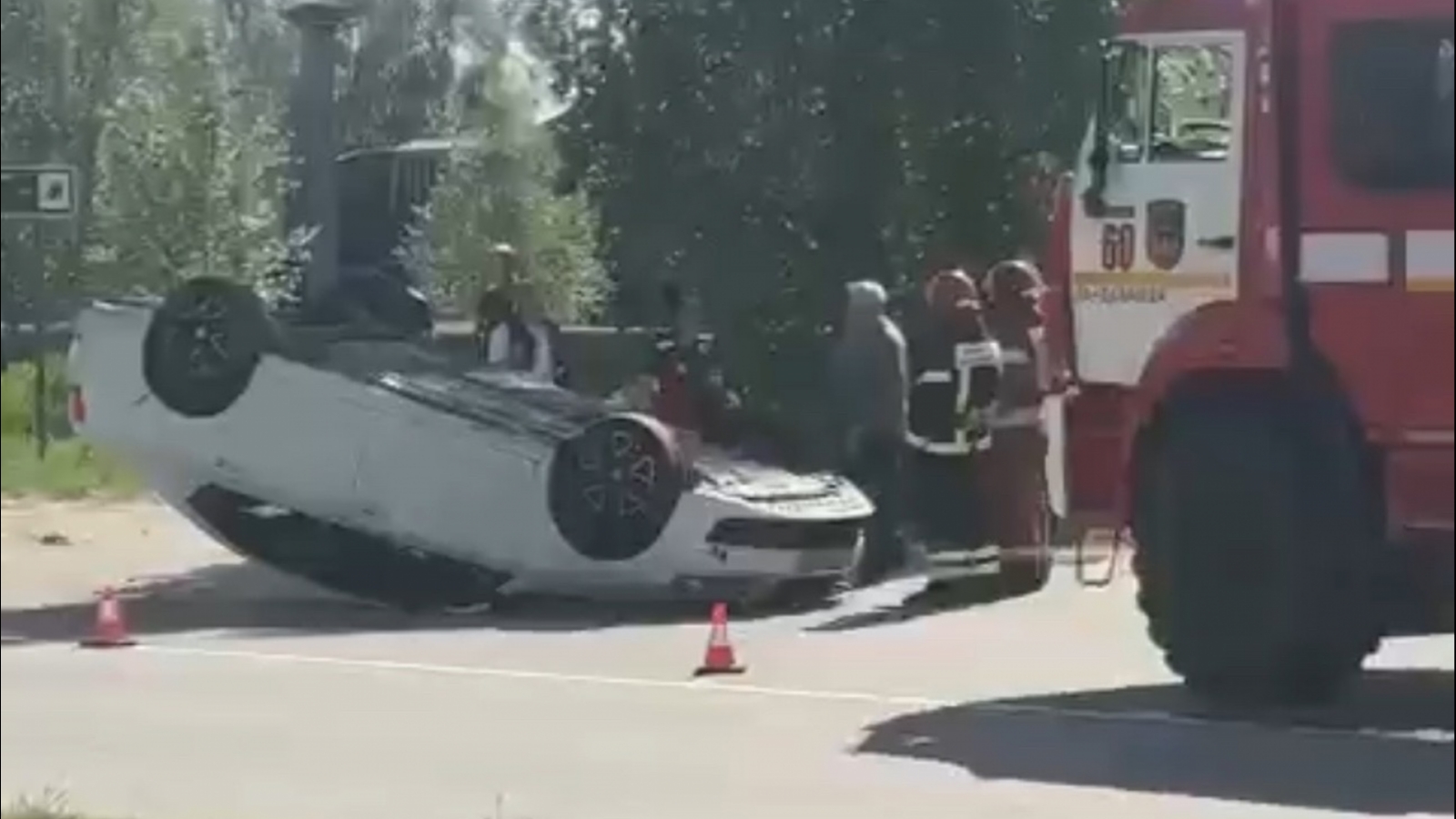 В Кандалакше автомобиль перевернулся на крышу [видео]