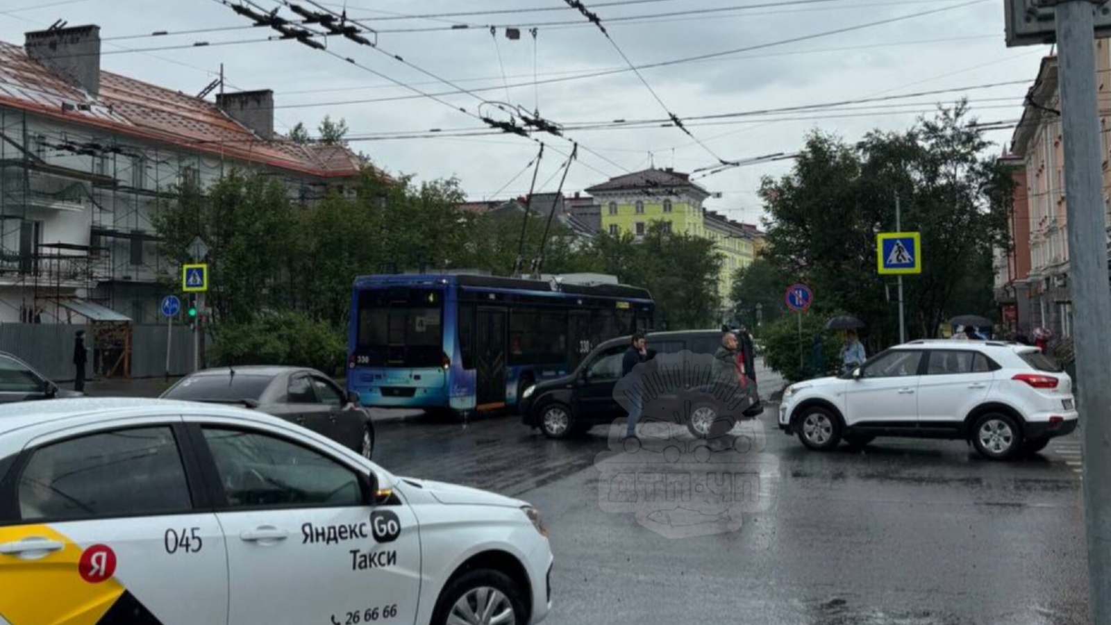 В Мурманске из-за аварии возникла пробка