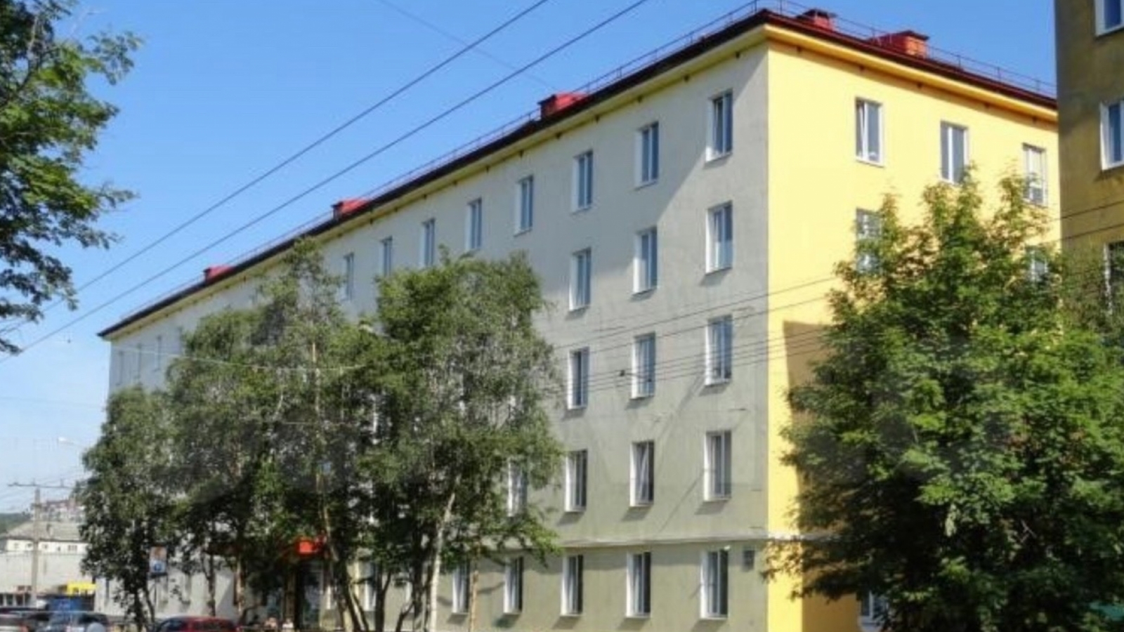 Здание с вахтовиками в Мурманске продают почти за 180 млн рублей