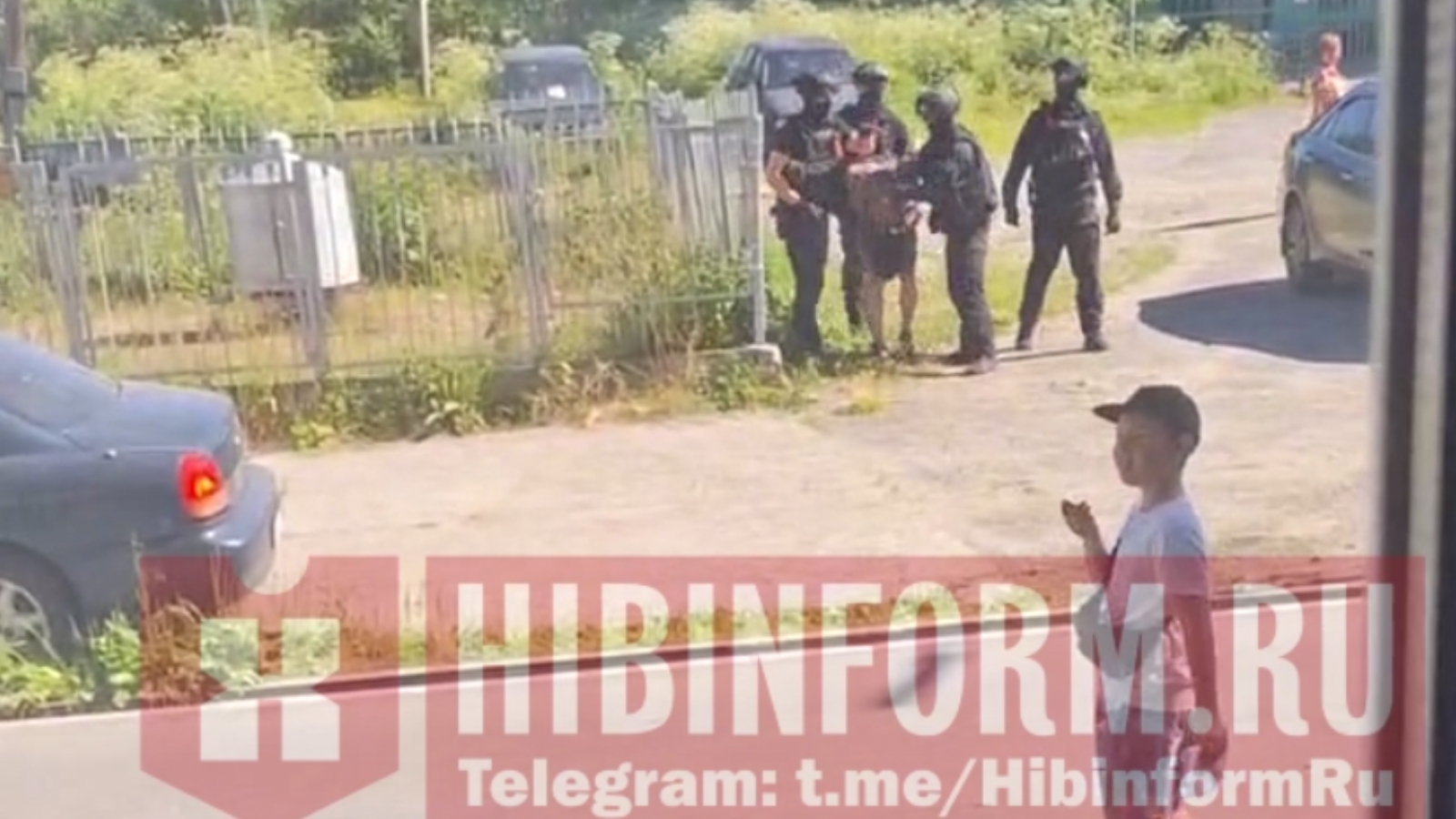 В Титане на [видео] попало задержание подозреваемого
