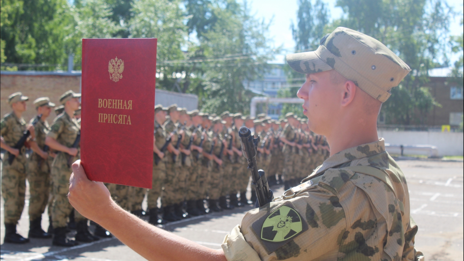 Призывники из Мурманской области приняли военную присягу в Коми