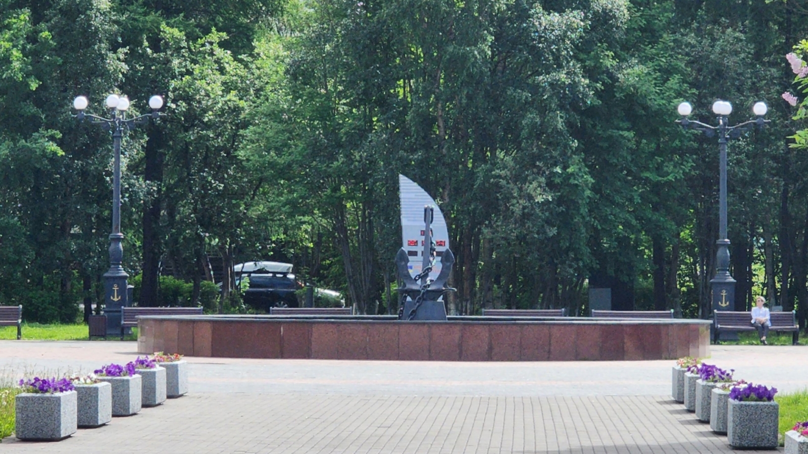 В центре Мурманска обезвожен фонтан