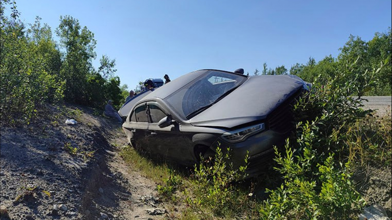 Иномарка вылетела на трассе в Мурманской области