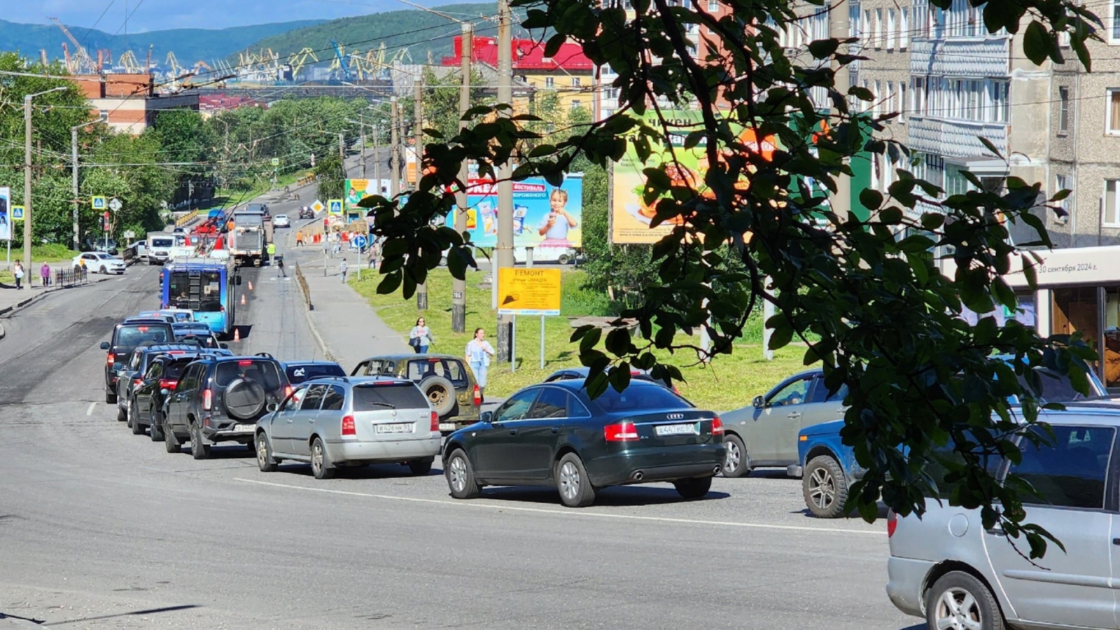 На дороге в Мурманске образовалась пробка