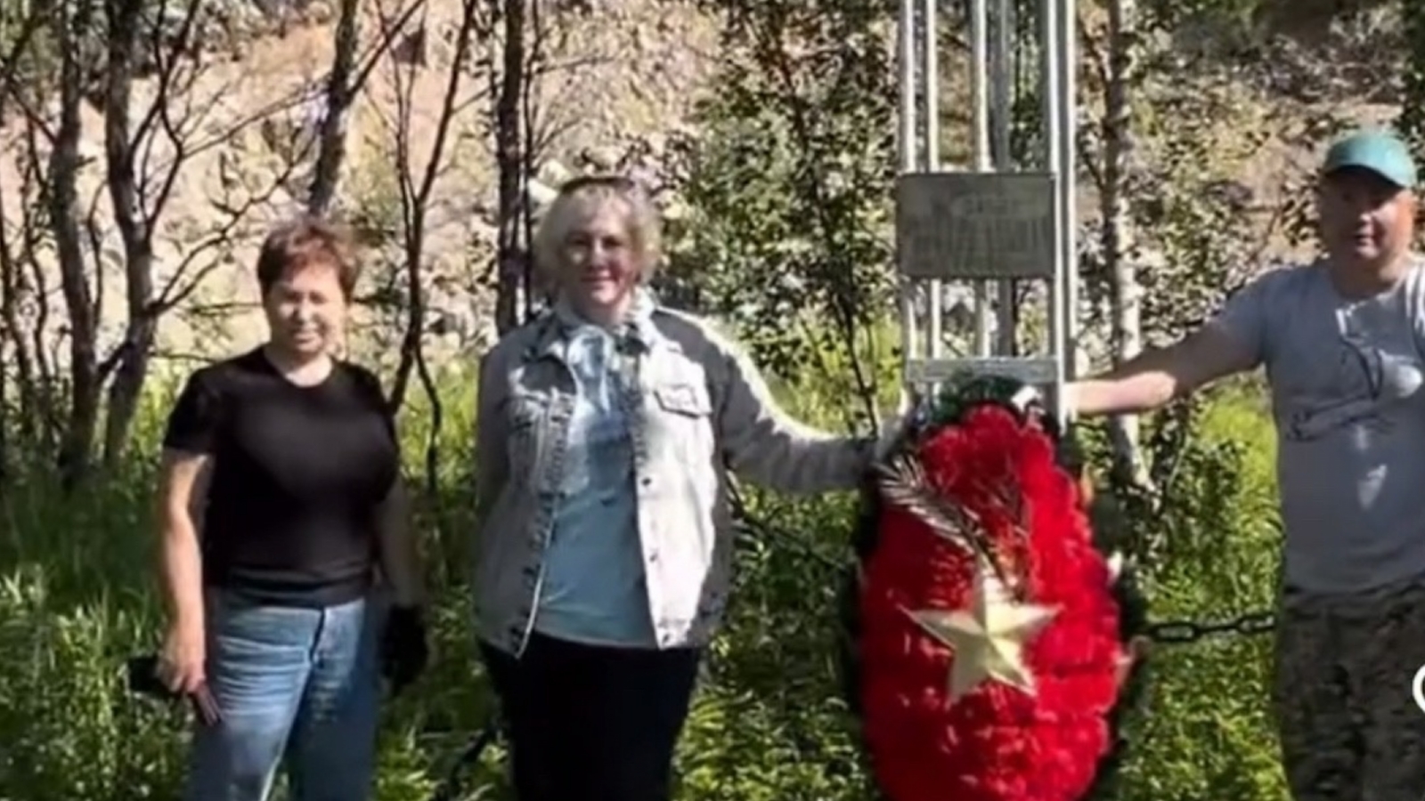 Под Заозёрском навели порядок у памятников героям [видео]