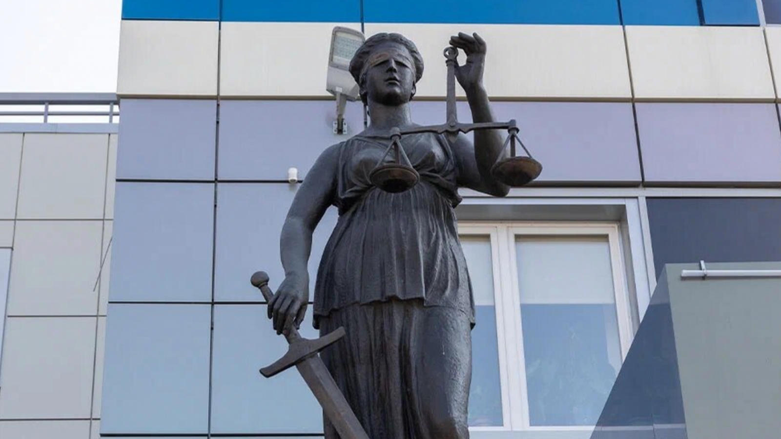 Жителя Оленегорска ждёт суд за кражу и избиение знакомого
