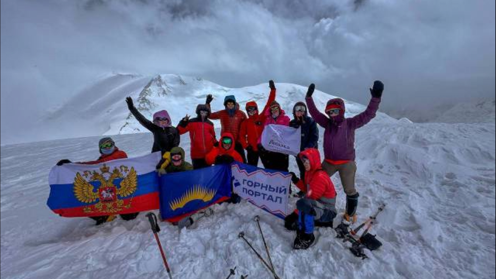 Альпинисты из Мурманска взошли на пик Ленина в Киргизии